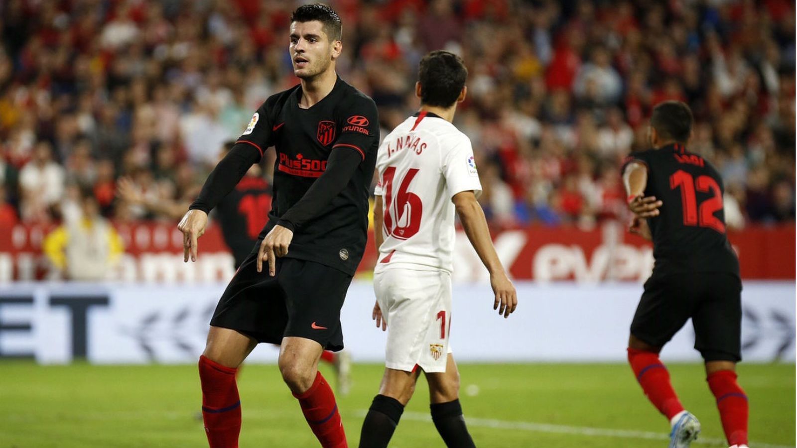 Morata ante el Sevilla