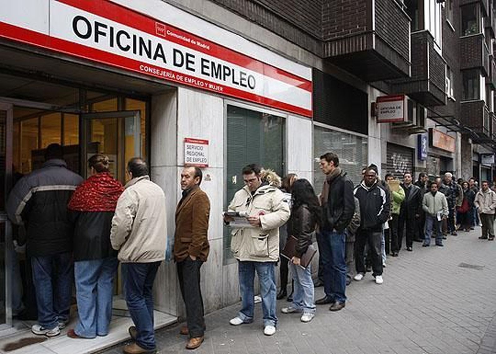 El Gobierno aprueba un subsidio de 430 euros para desempleados que hayan agotado su prestación