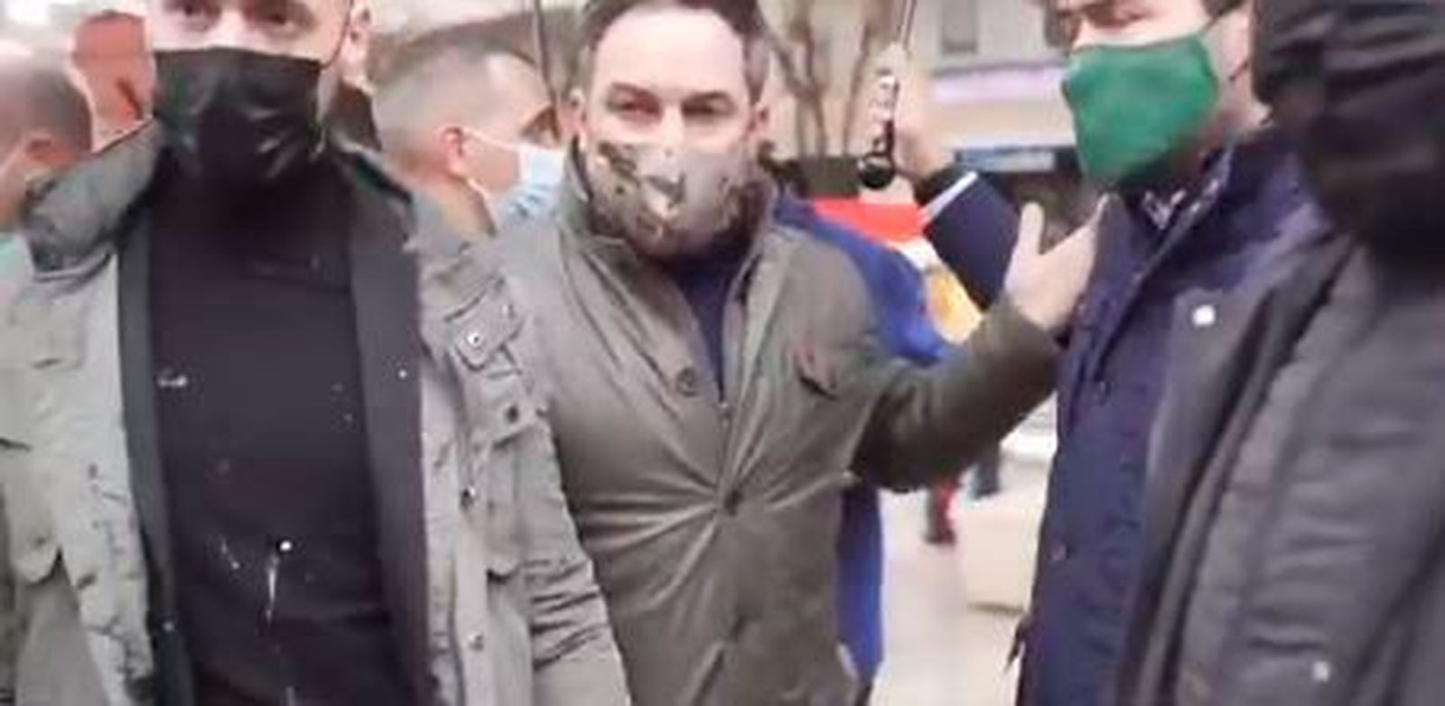 Los radicales vuelven a agredir a Vox en su actos electorales en Cataluña