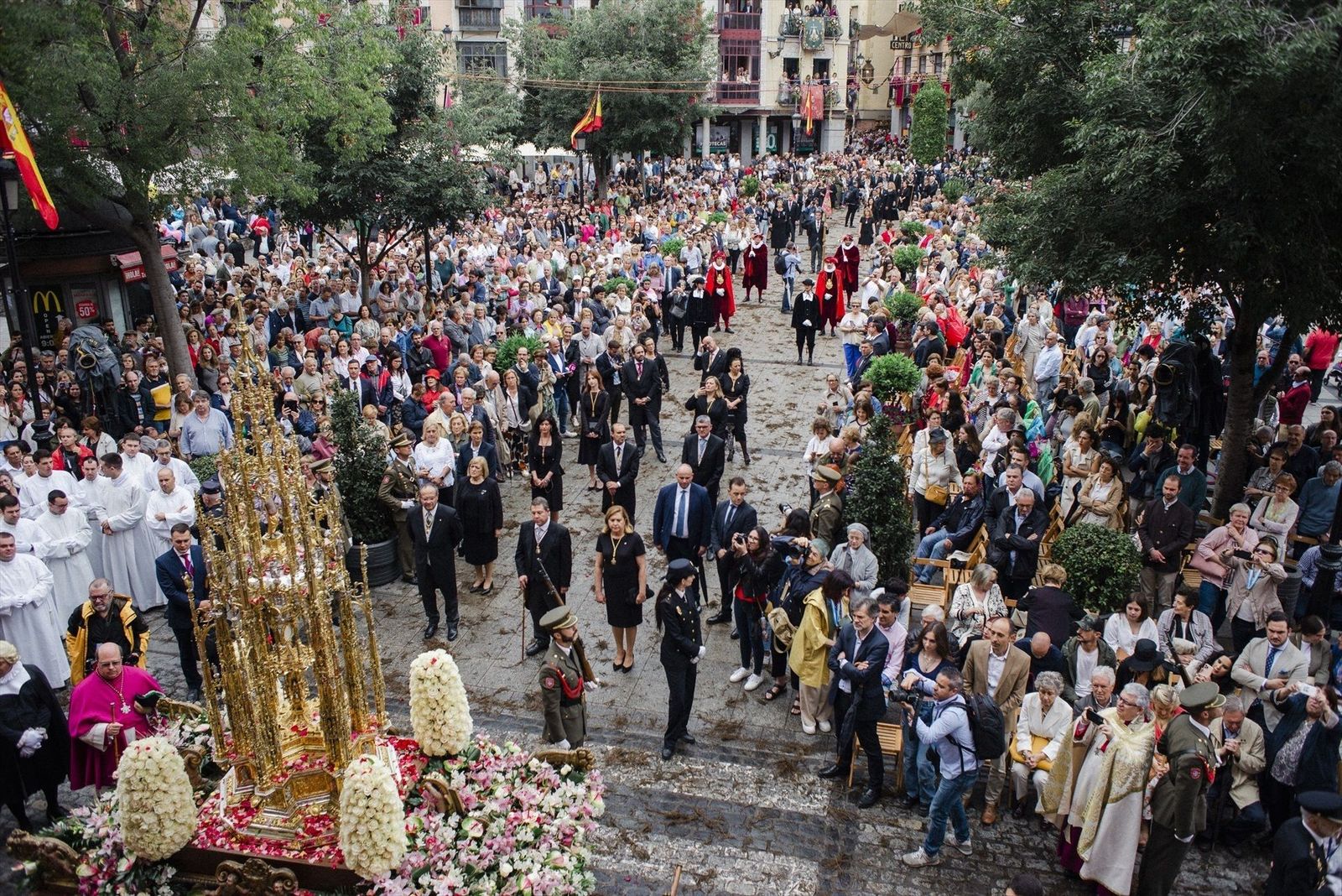 Toledo celebra su fiesta grande con el desfile del Corpus