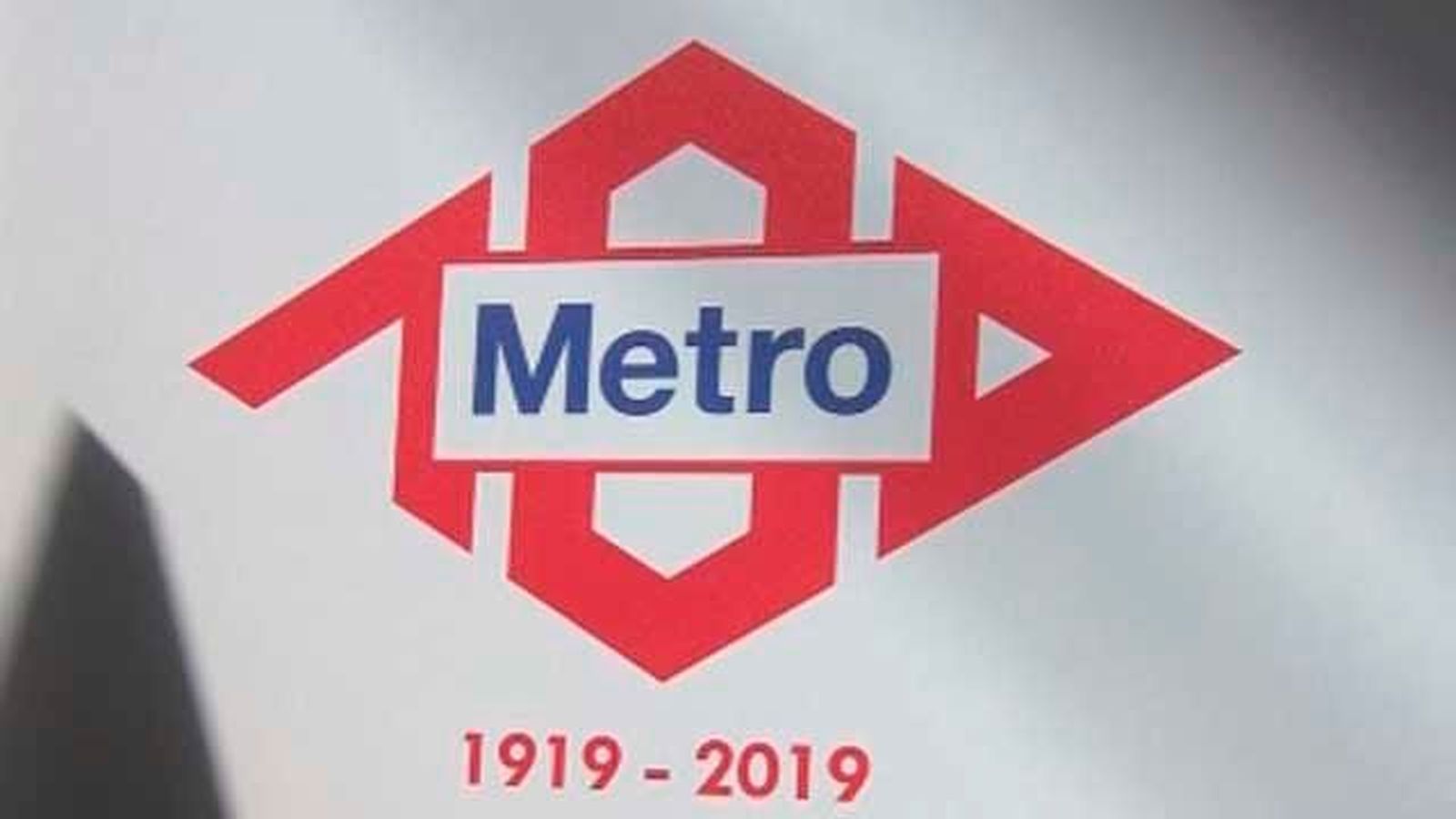 Metro de Madrid estrena logotipo para conmemorar el centenario de su fundación