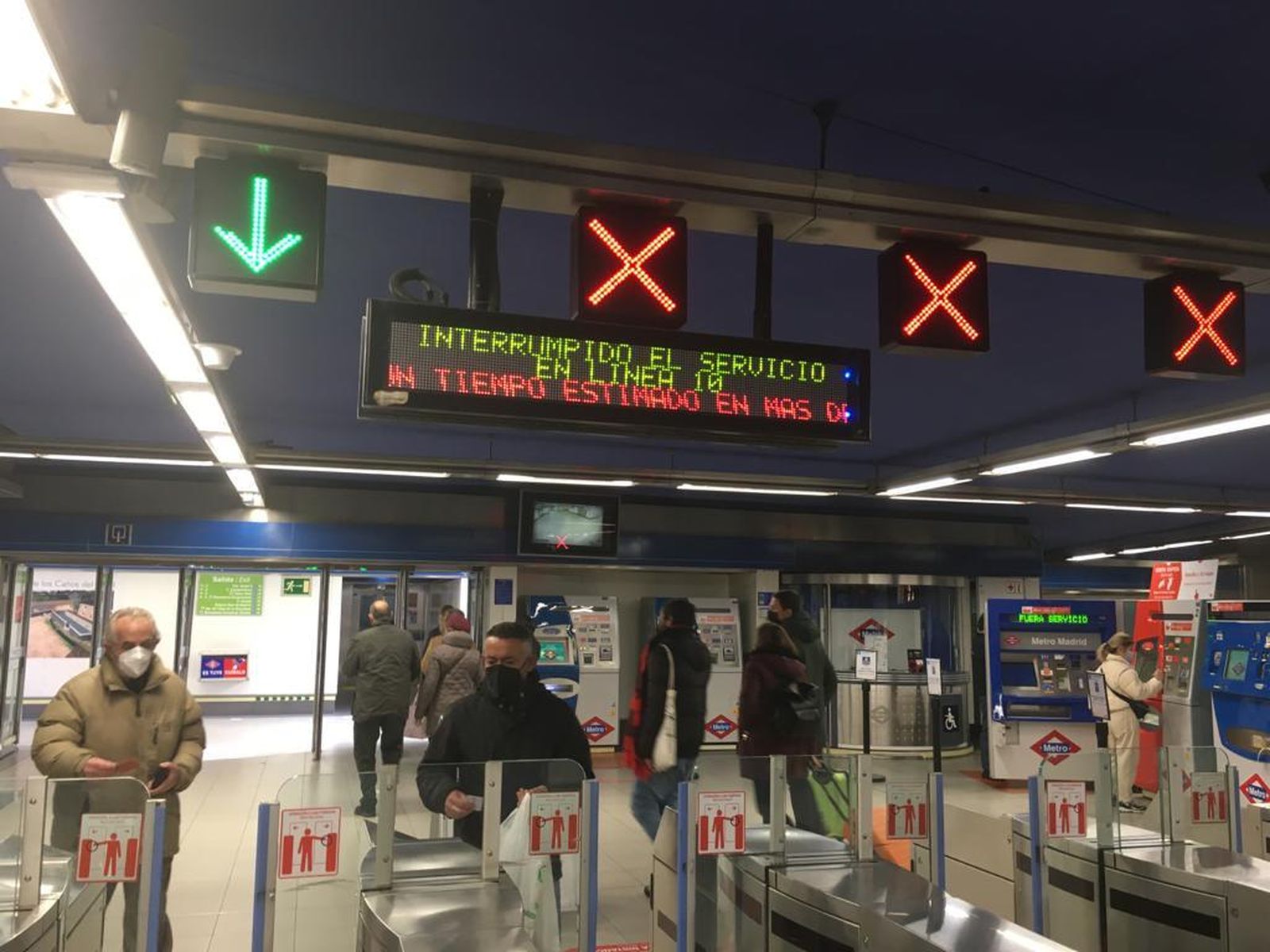 Cortado el servicio en la línea 10 de Metro entre Plaza España y Colonia Jardín