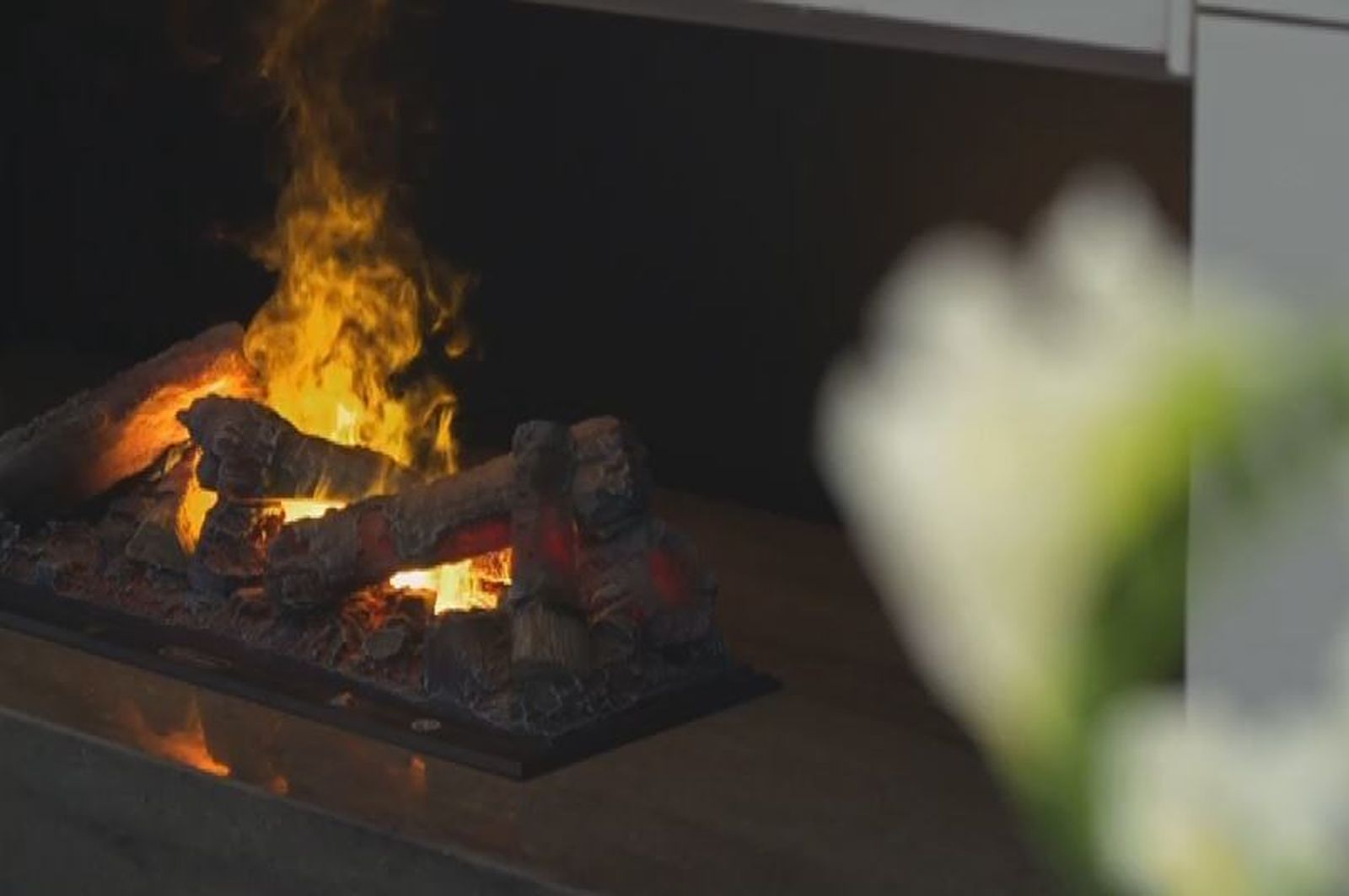 Esta chimenea no da calor, sino vapor de agua... ¡es un humidificador!