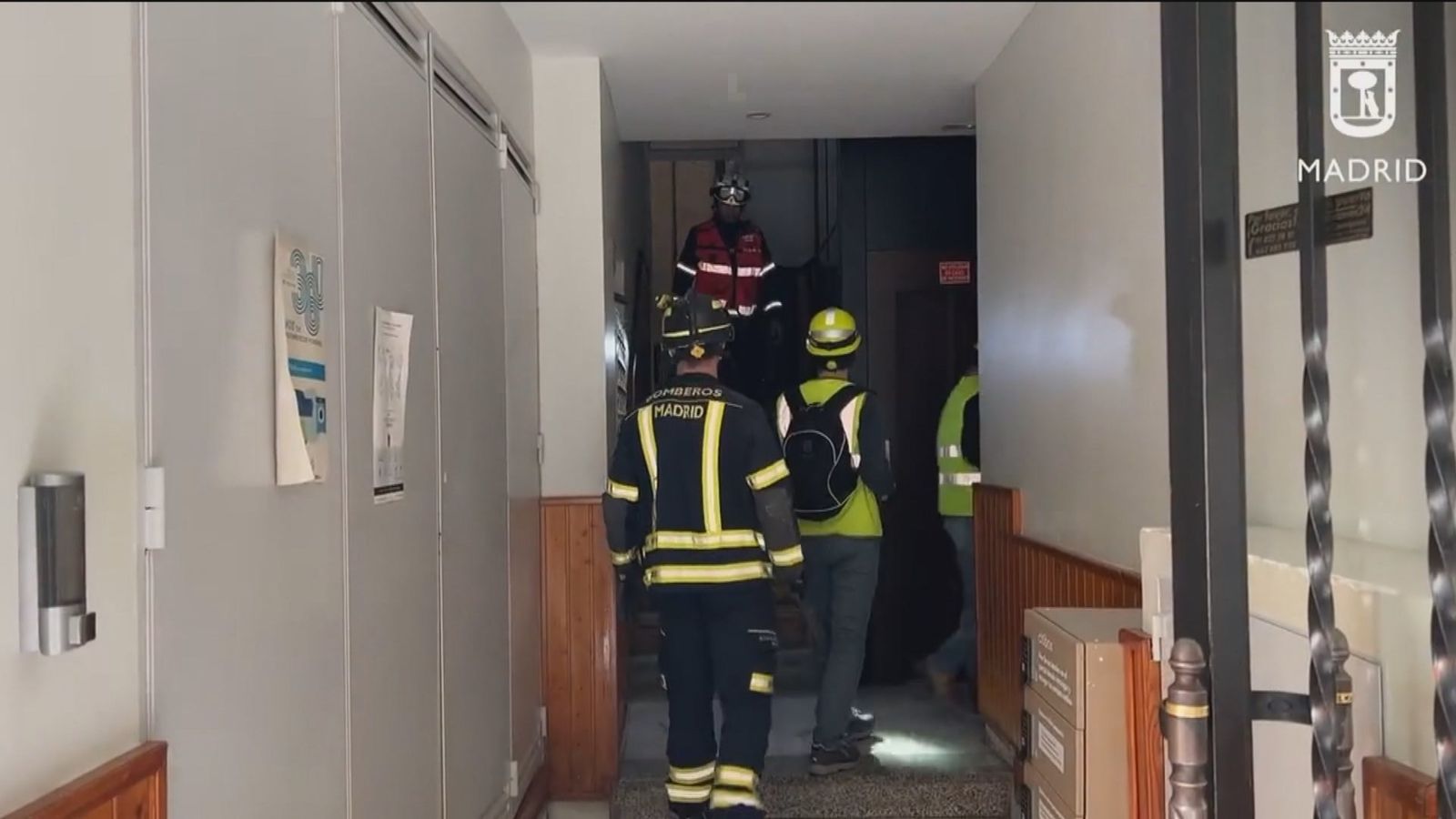 Desalojo en un edificio de viviendas en Lavapiés al reventar uno de los pilares de la planta baja