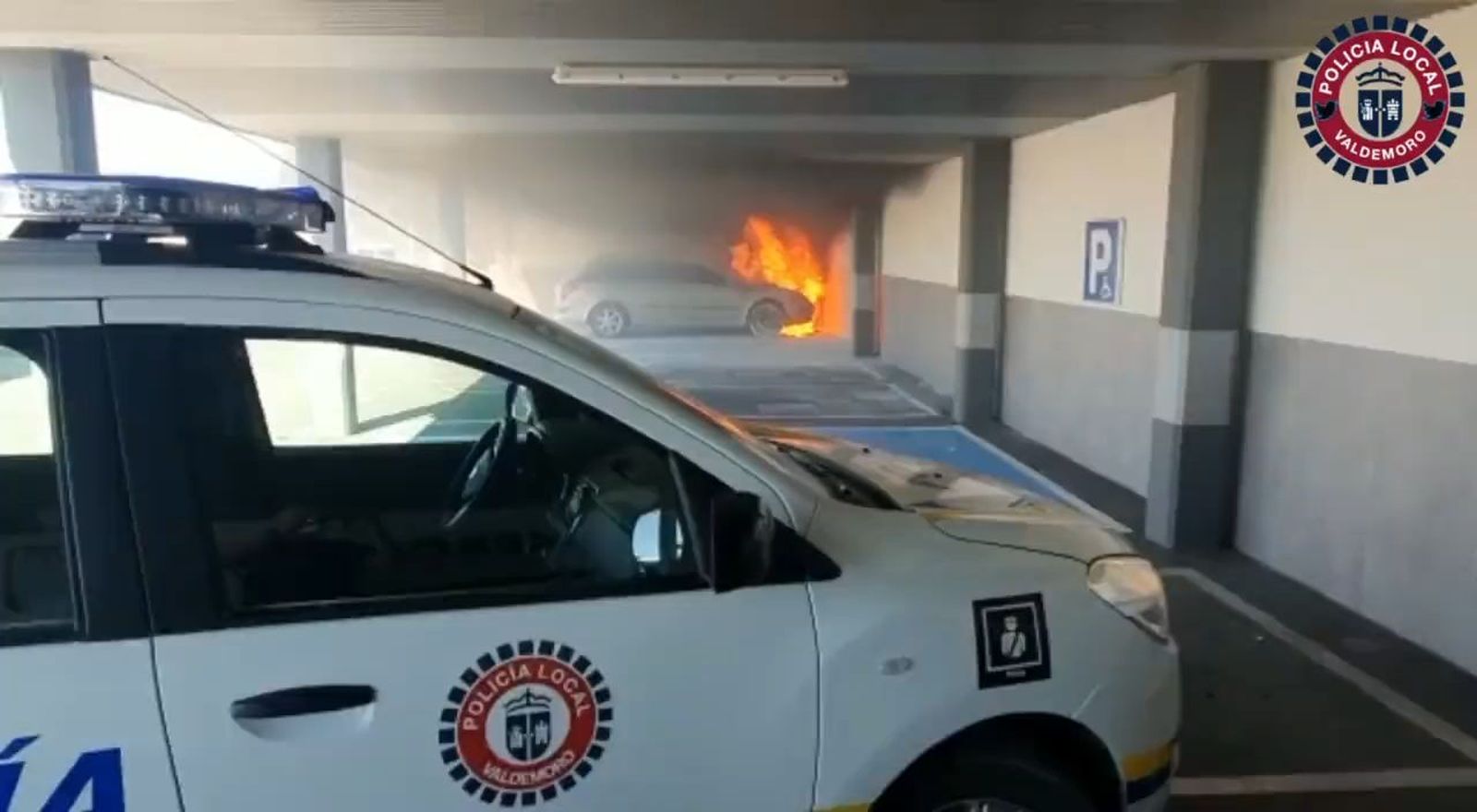 Investigan en Valdemoro el incendio de un coche en un Mercadona, que tuvo que ser desalojado