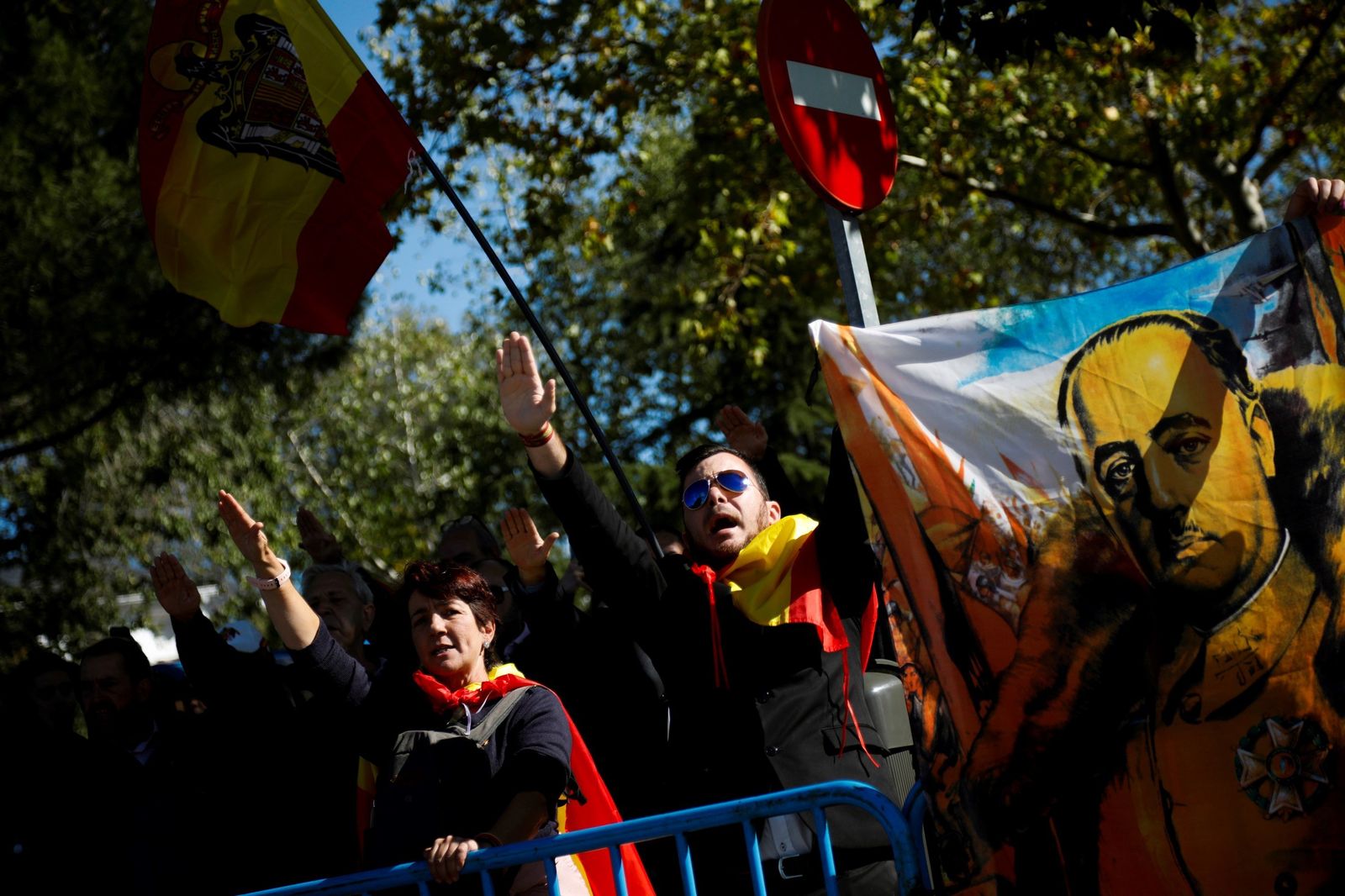 Simpatizantes de Franco, en el cementerio de Mingorrubio