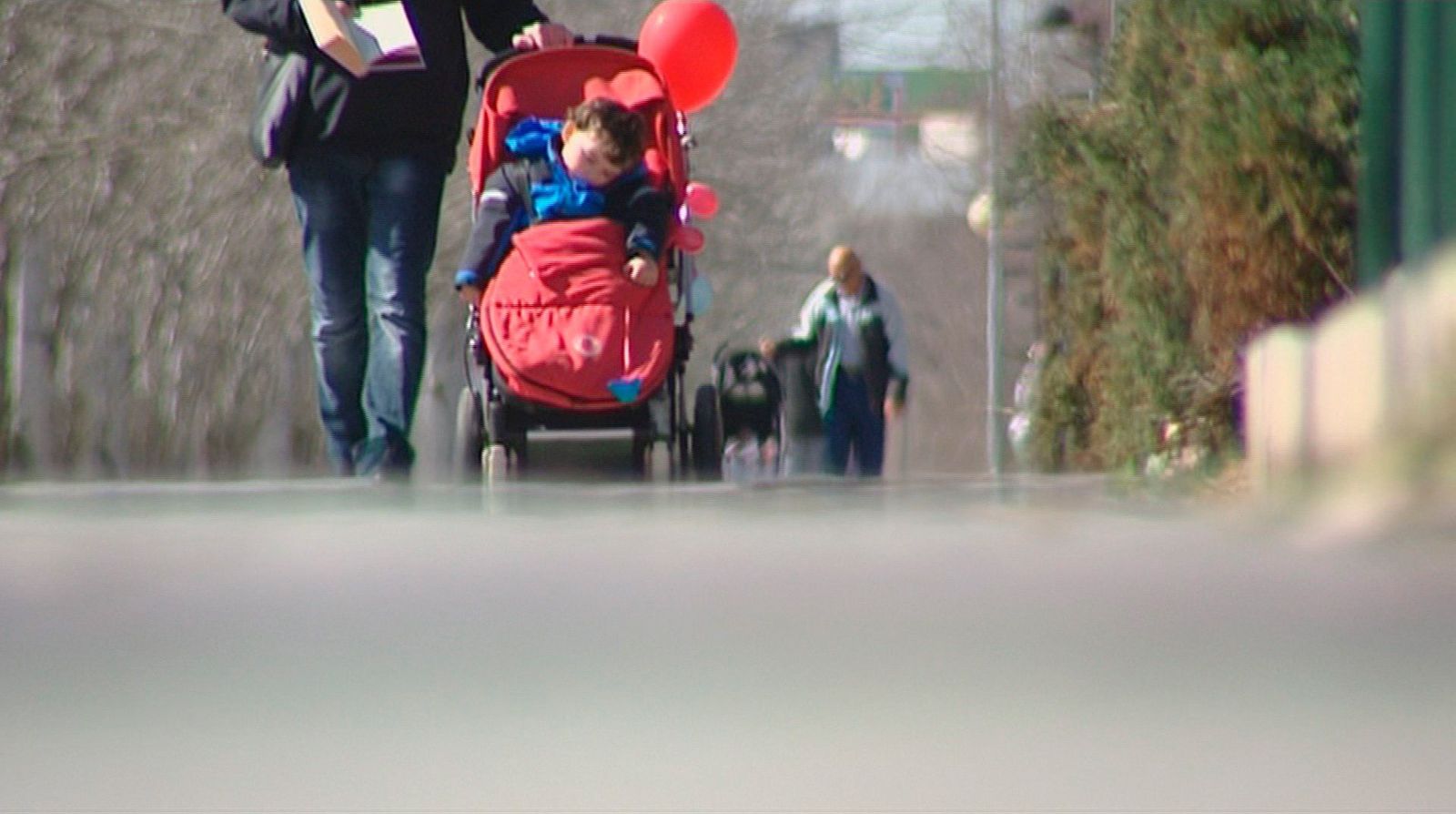 Menos niños en la calle en el segundo día de salida cuando los avisos dan paso a las sanciones
