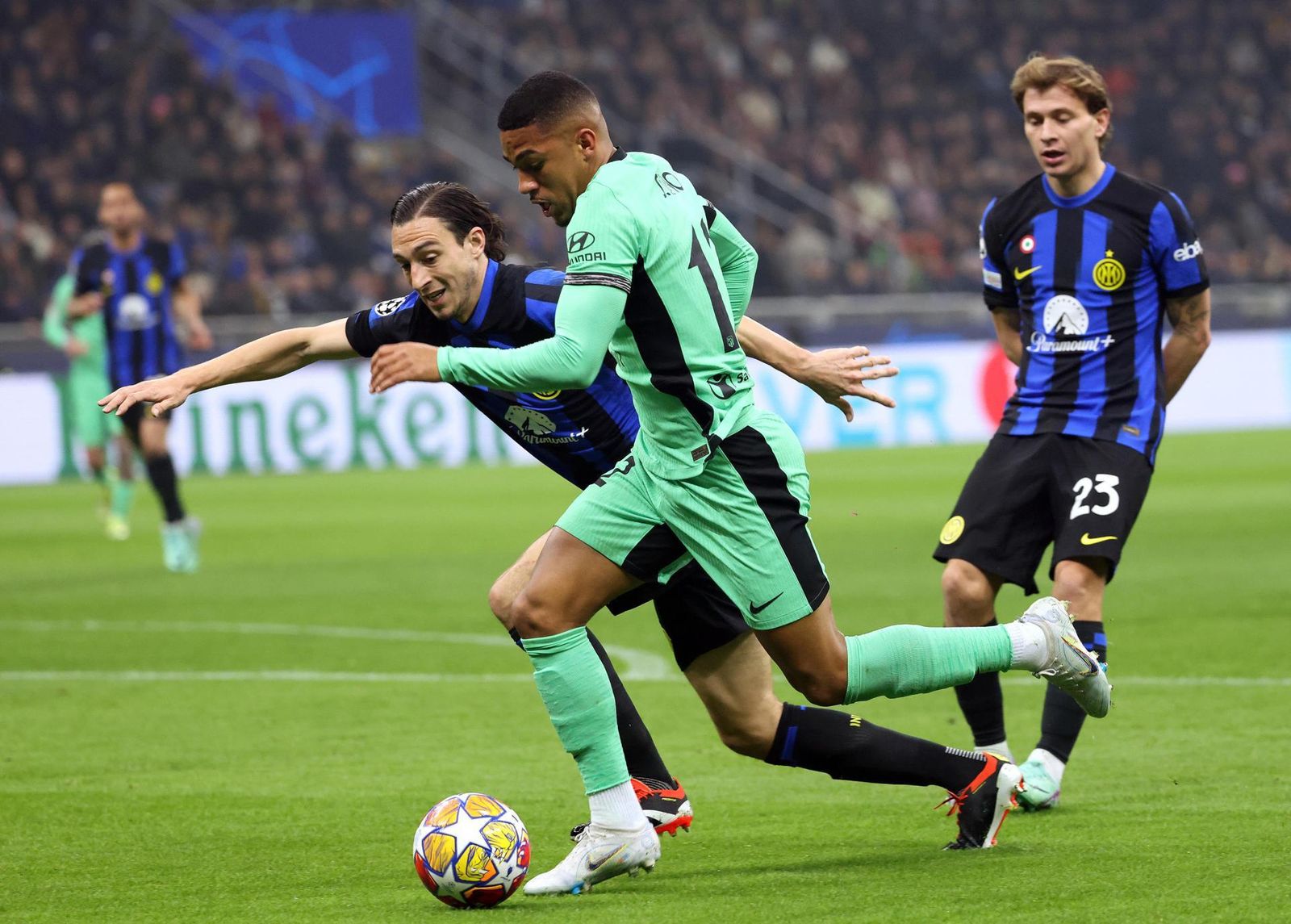 Samuel Lino ante el Inter de Milán