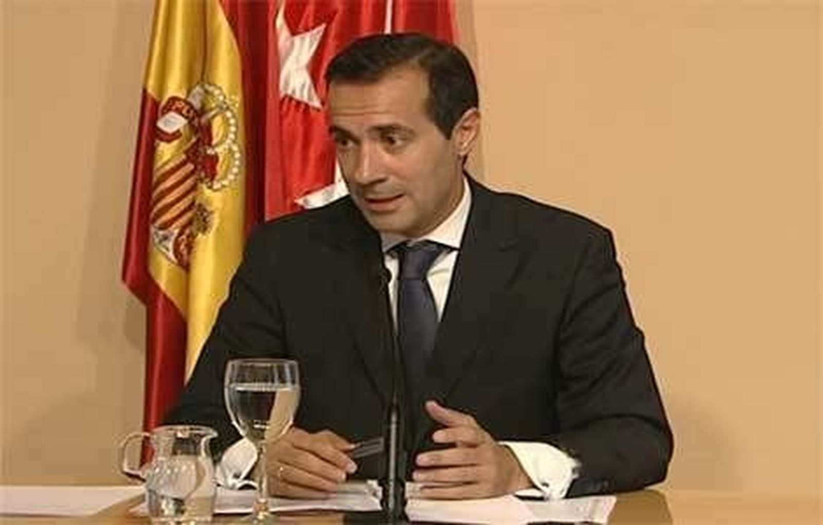 El Gobierno de Madrid vuelve a reducir su estructura y sus altos cargos