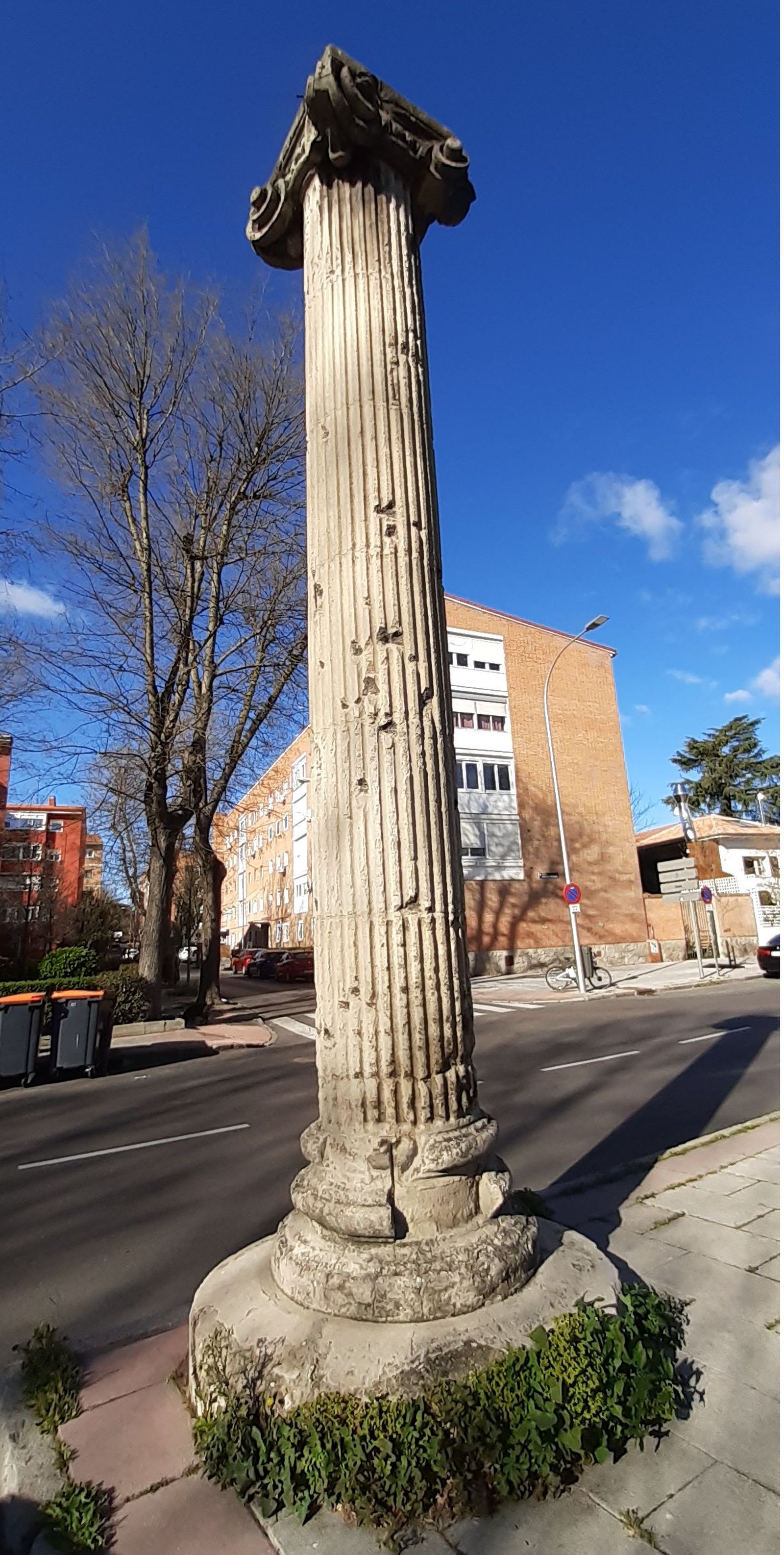 Otra de las columnas con impactos de bala ocurridos durante la Guerra Civil