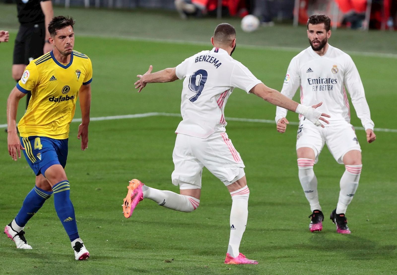 Benzema ante el Cádiz