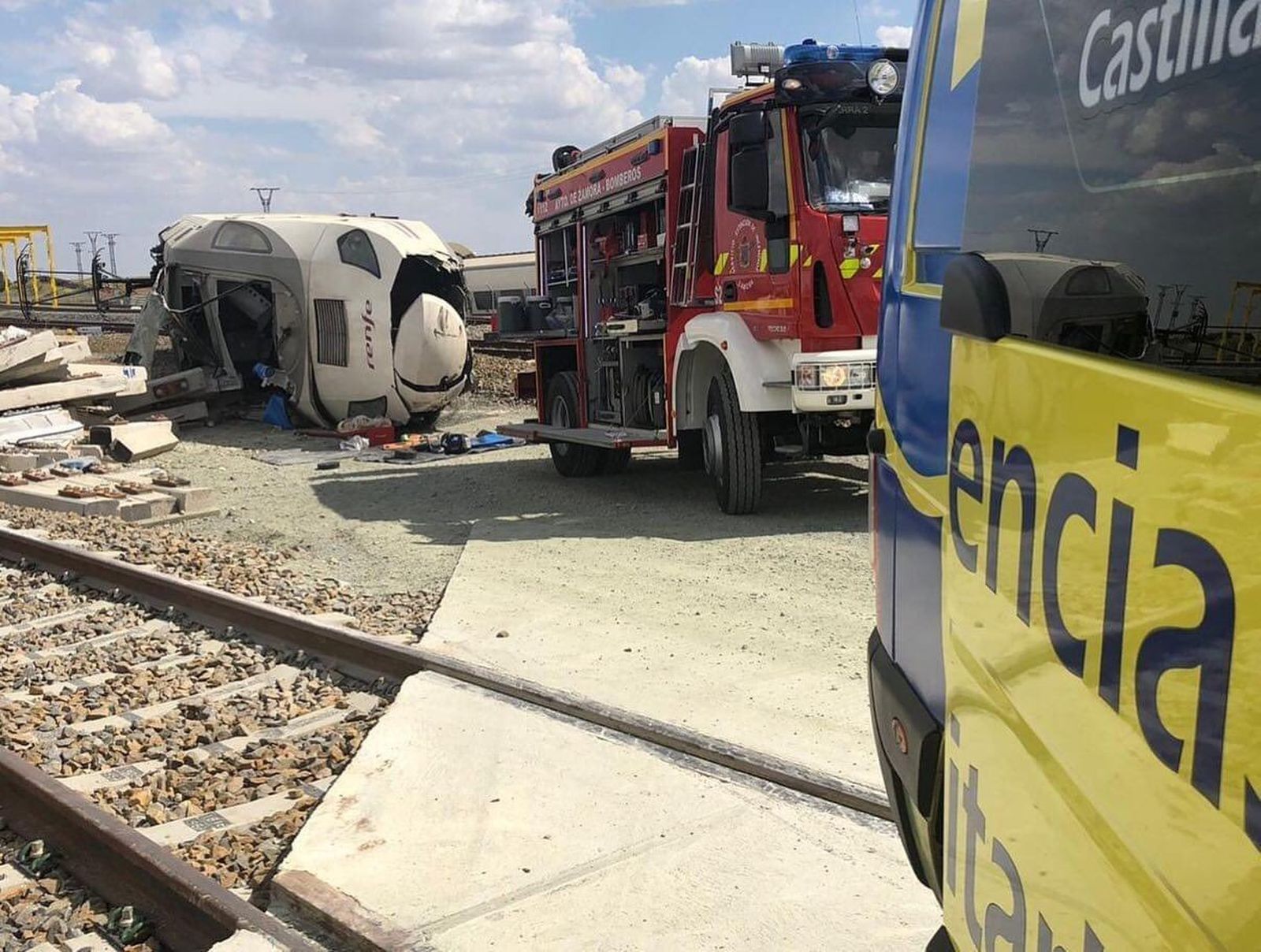 Un tren Alvia Madrid- Coruña descarrilla