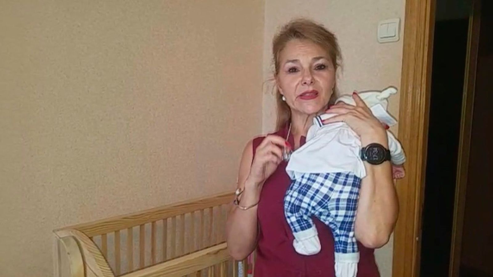 Padres madrileños con hijos por gestación subrogada atrapados en Ucrania