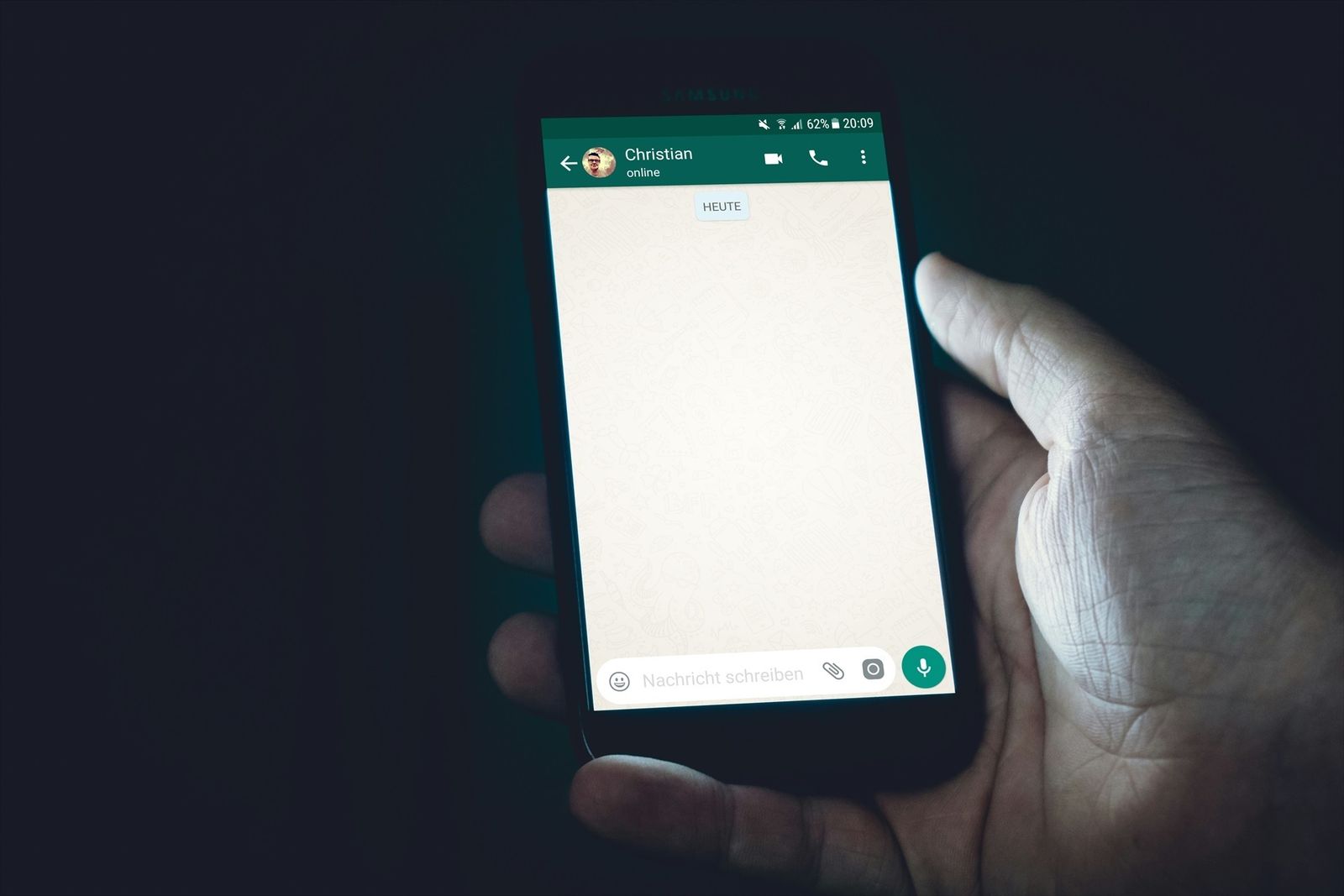Sí puedes notificar una ausencia justificada al trabajo mediante WhatsApp