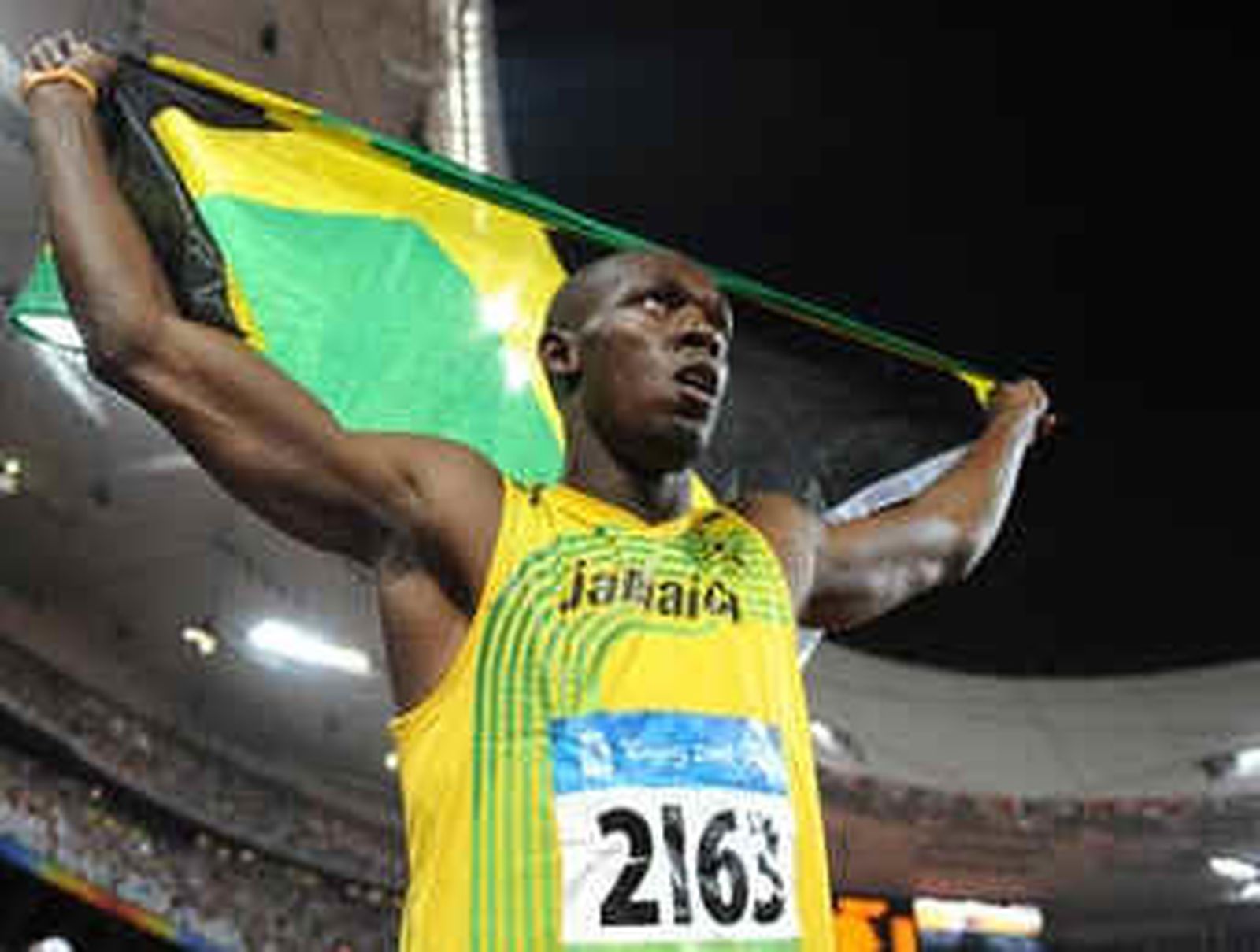 Bolt avasalla en 200 y recupera su mejor imagen