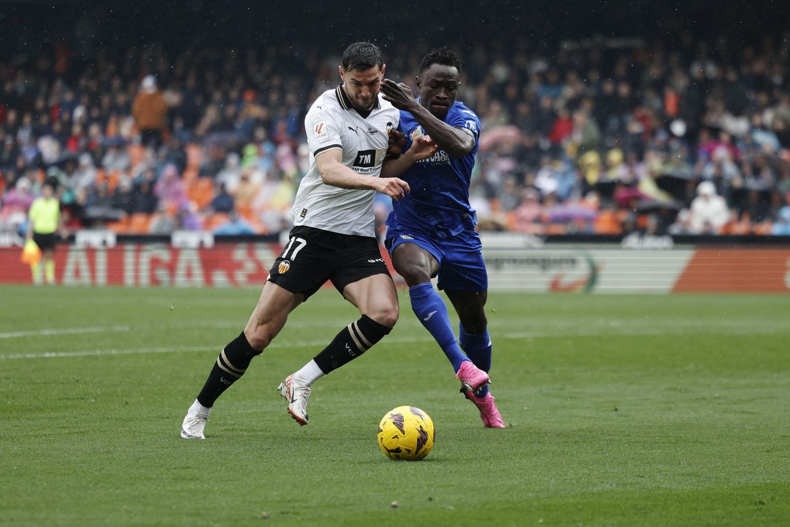 Djene ante el Valencia