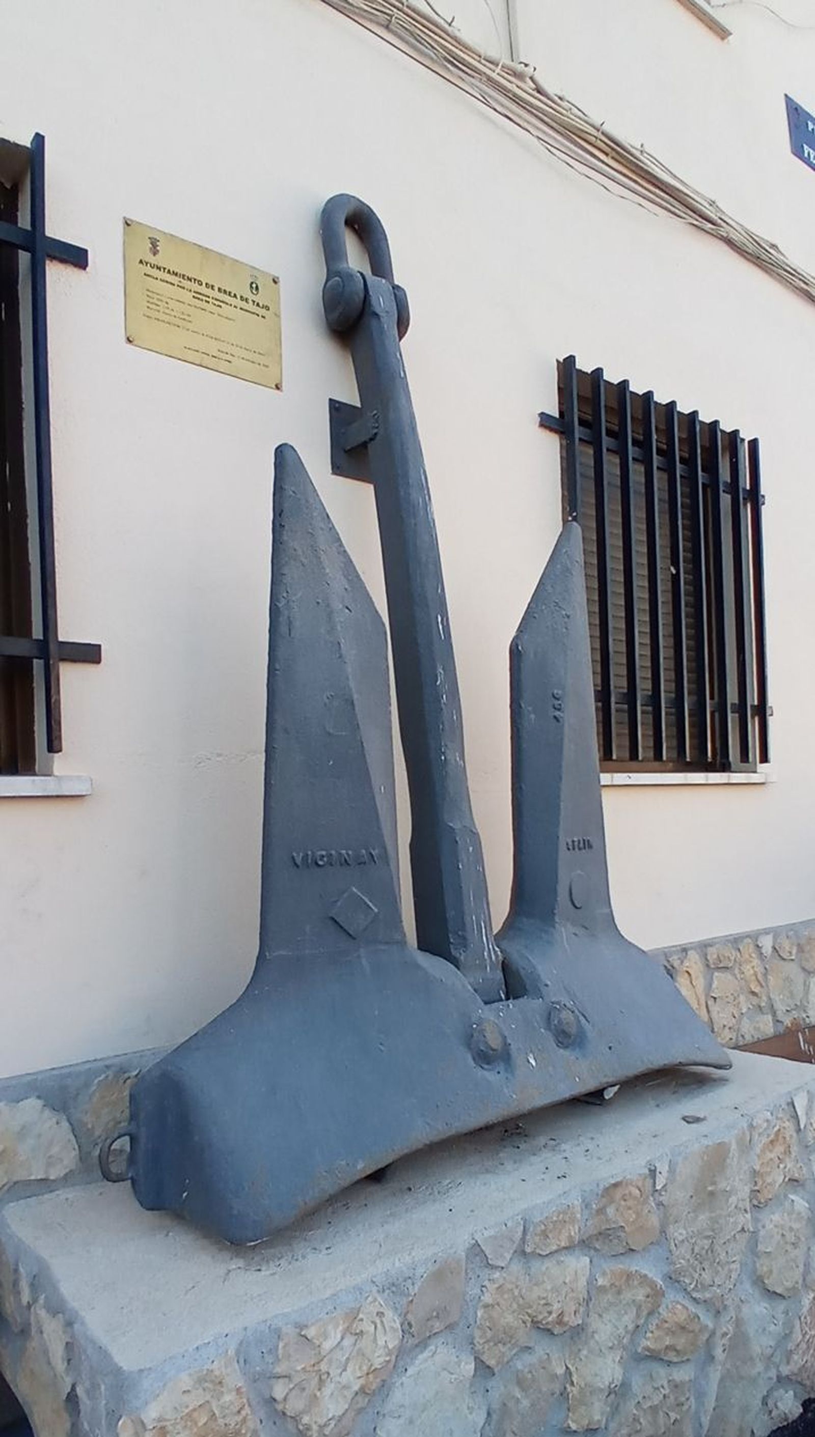 Ancla de una corbeta de la clase 'Descubierta' donada a la localidad de Brea de Tajo