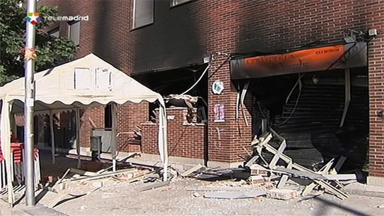 Desalojan un edifico de Seseña tras el incendio provocado por la colisión de un coche