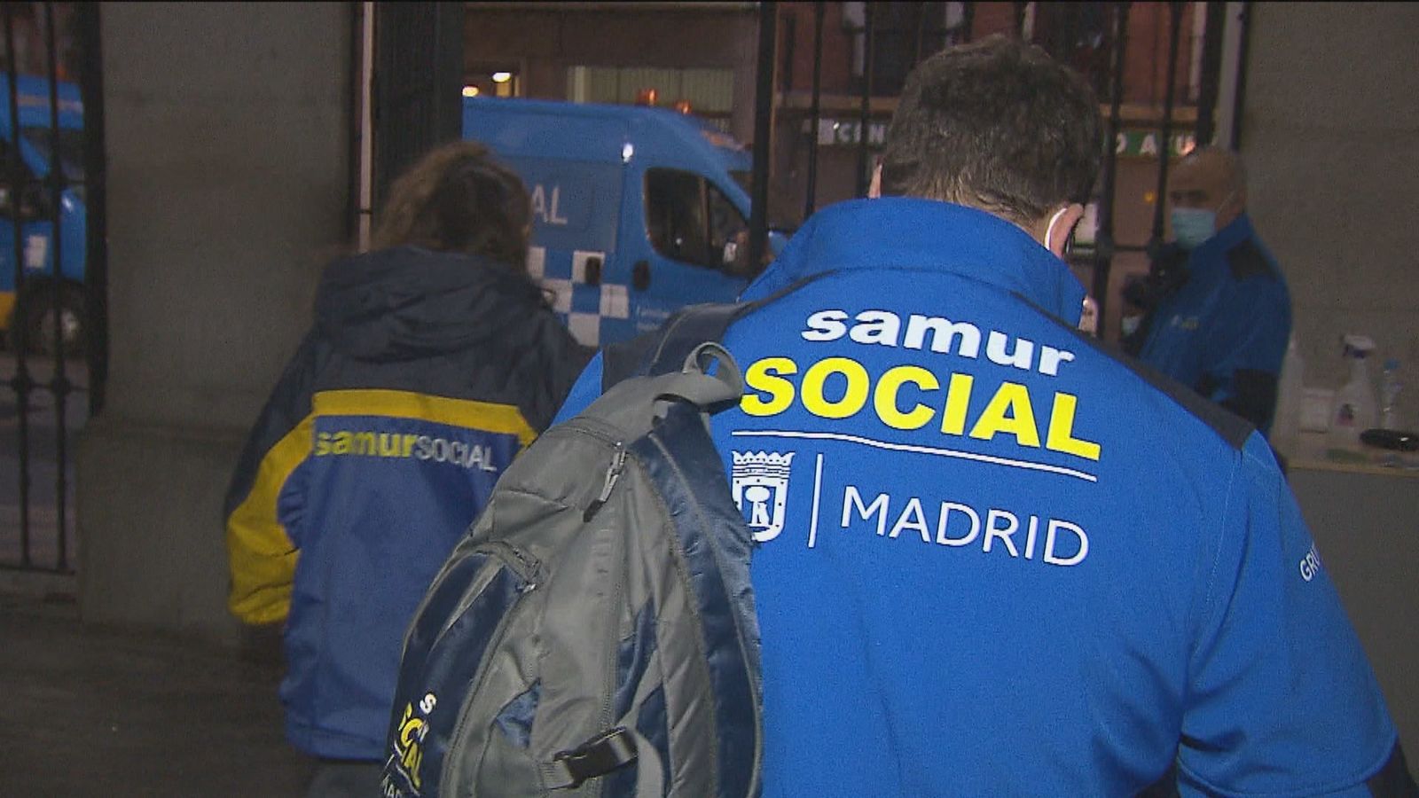 Así atiende cada día el Samur Social a las más de 2.700 personas sin hogar de la capital
