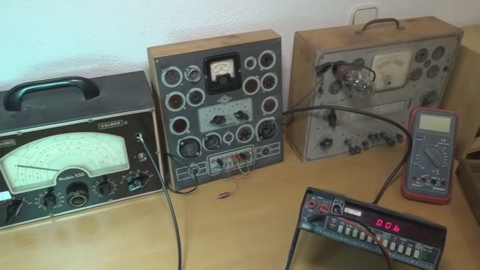 Francisco, el coleccionista de radios de Paracuellos de Jarama