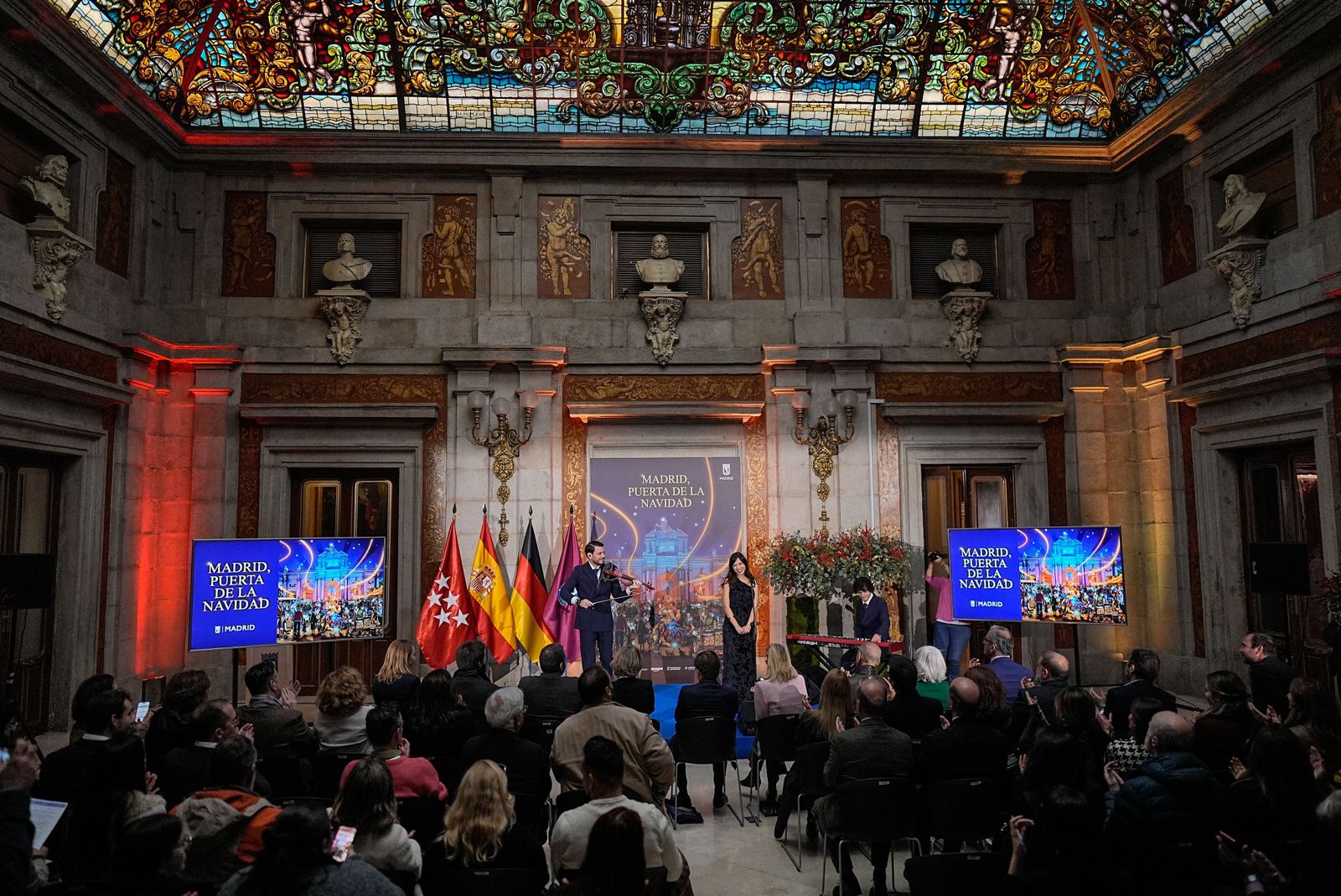 Luis de la Fuente ya calienta para encender la Navidad de Madrid