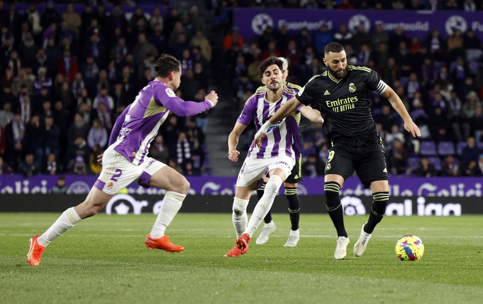 El delantero del Real Madrid Karim Benzema, en un lance del partido ante el Real Valladolid