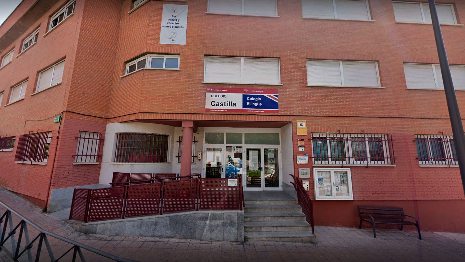 Fachada del CEIP Castilla, en Alcobendas