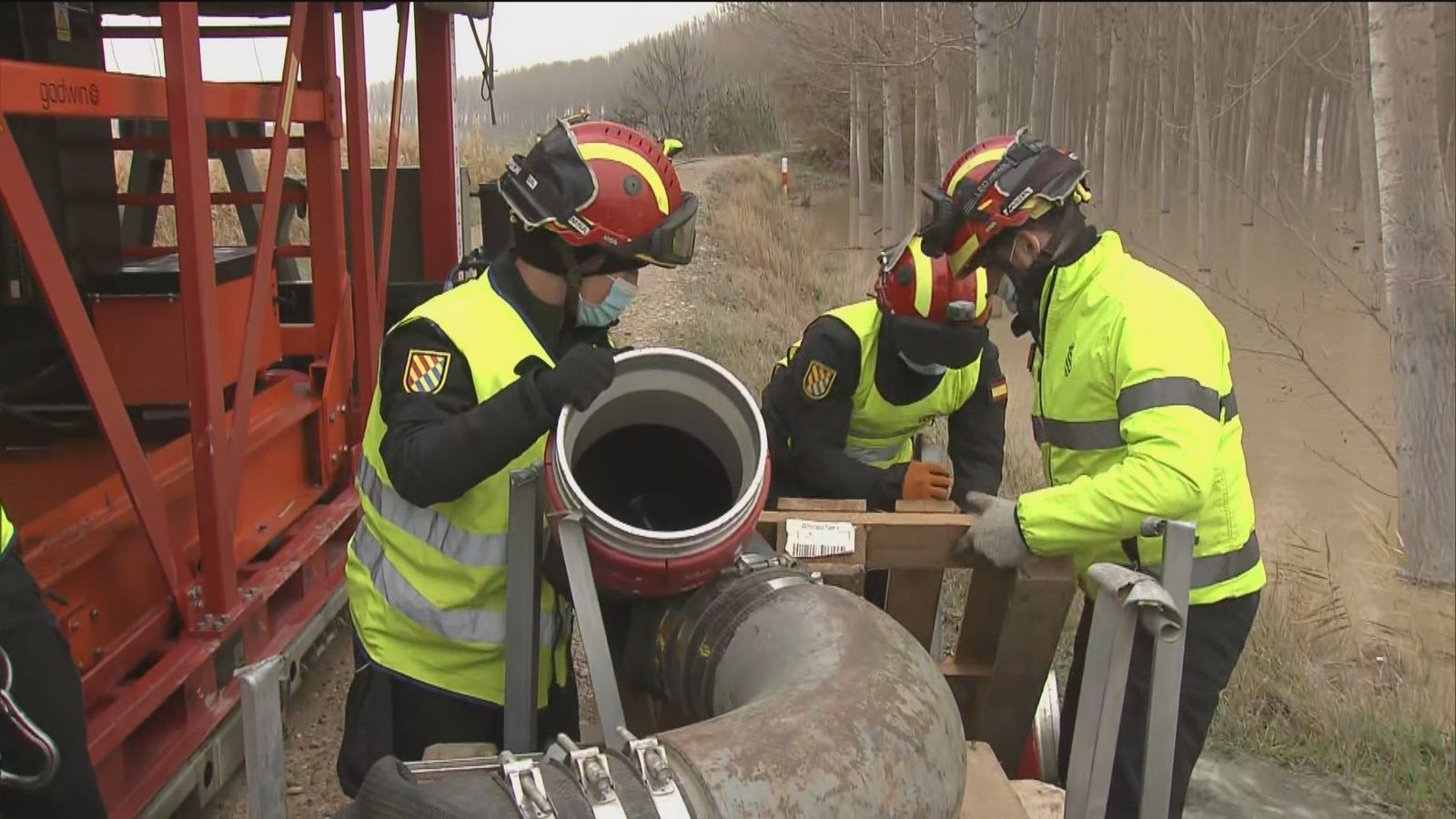 Disminuye la crecida del Ebro a su paso por Zaragoza tras alcanzar su máxima punta