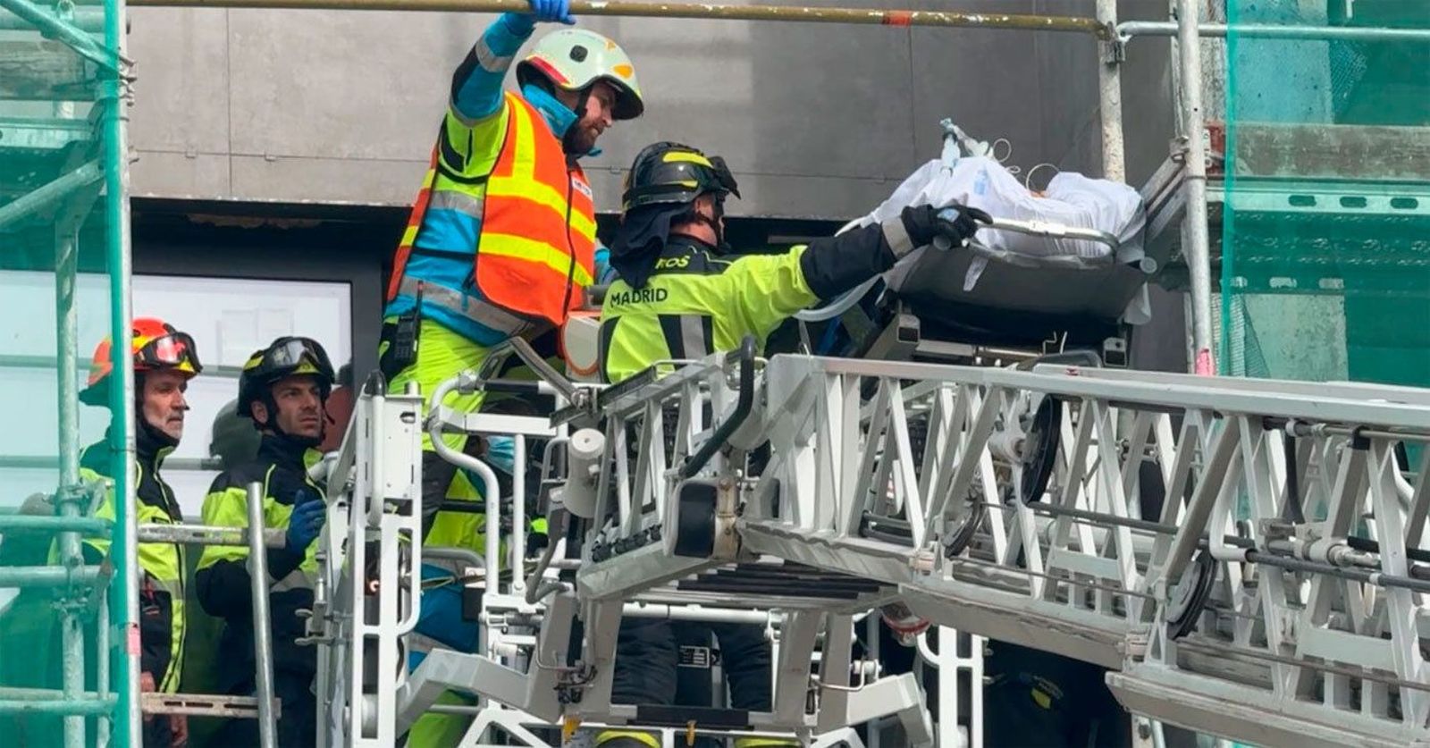 Un obrero de 73 años, grave tras caer de un andamio en el barrio del Pilar