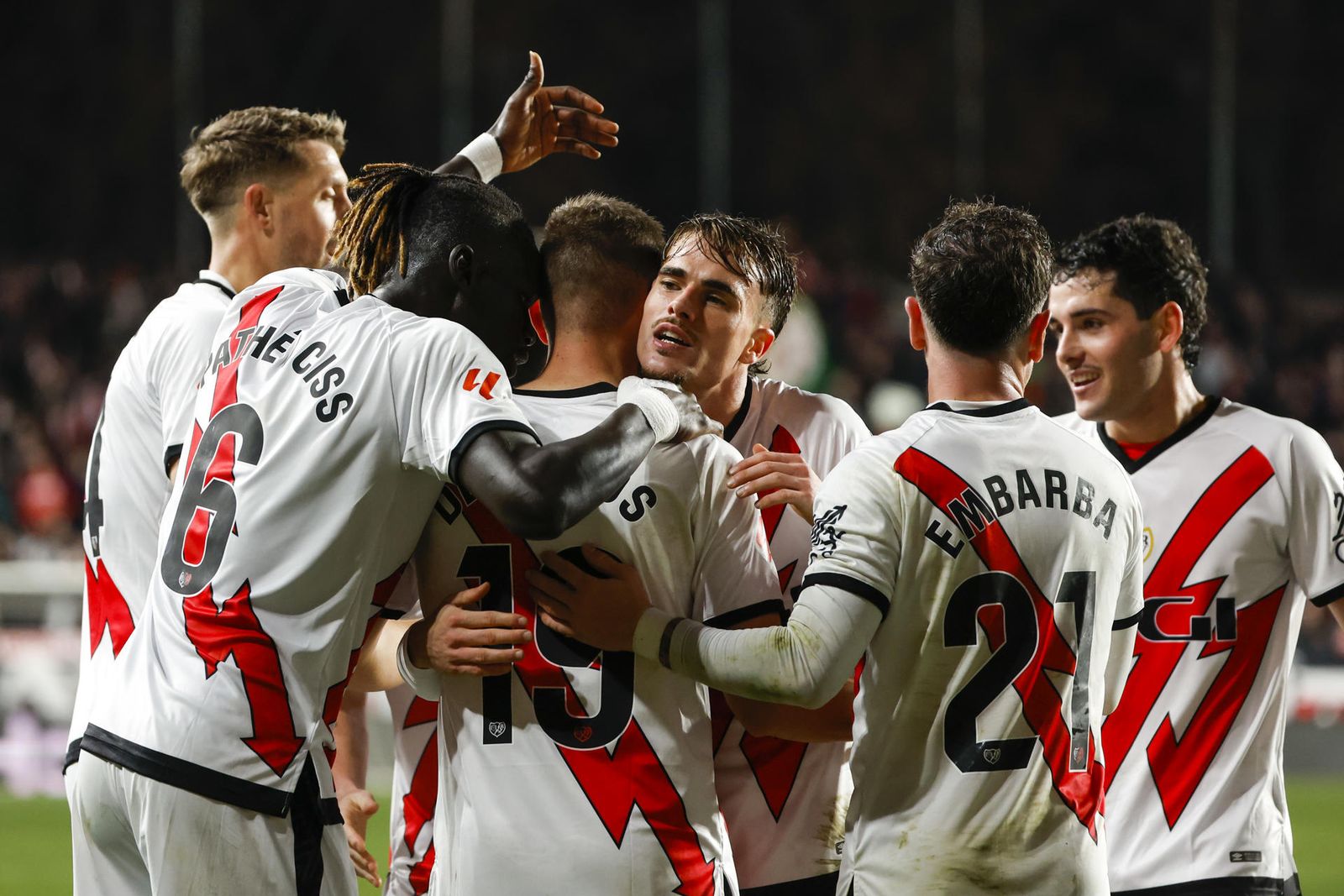 Los jugadores del Rayo Vallecano celebran el gol de Jorge De Frutos ante el Celta