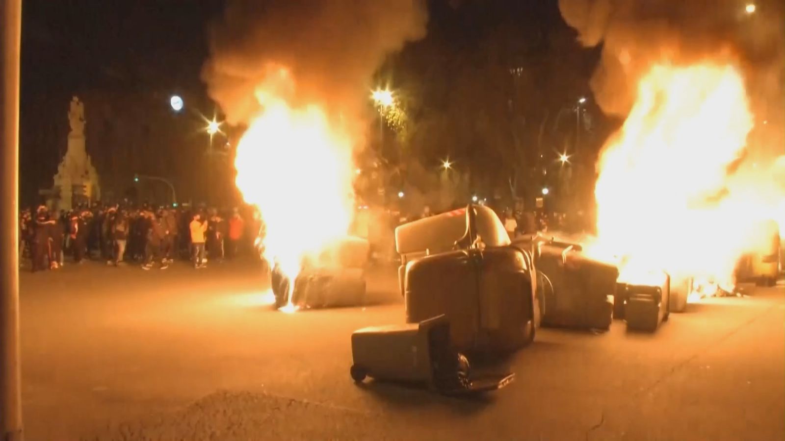 Contenedores en llamas en las calles de Barcelona