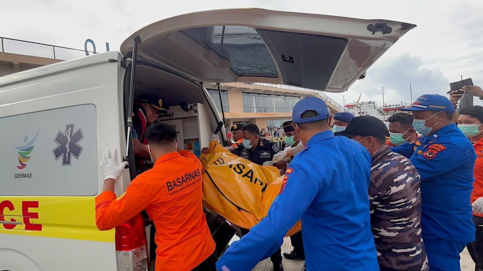 Recuperan el cadáver de uno de los cuatro españoles desaparecidos en Indonesia