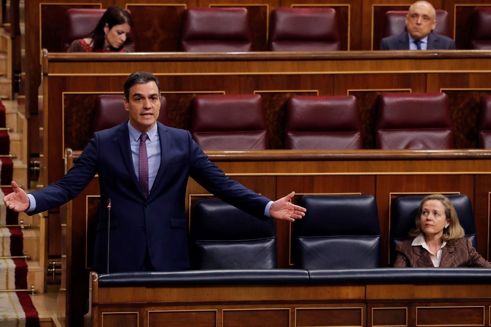 Casado le espeta Sánchez que sólo le importa el poder y éste apela a la unidad