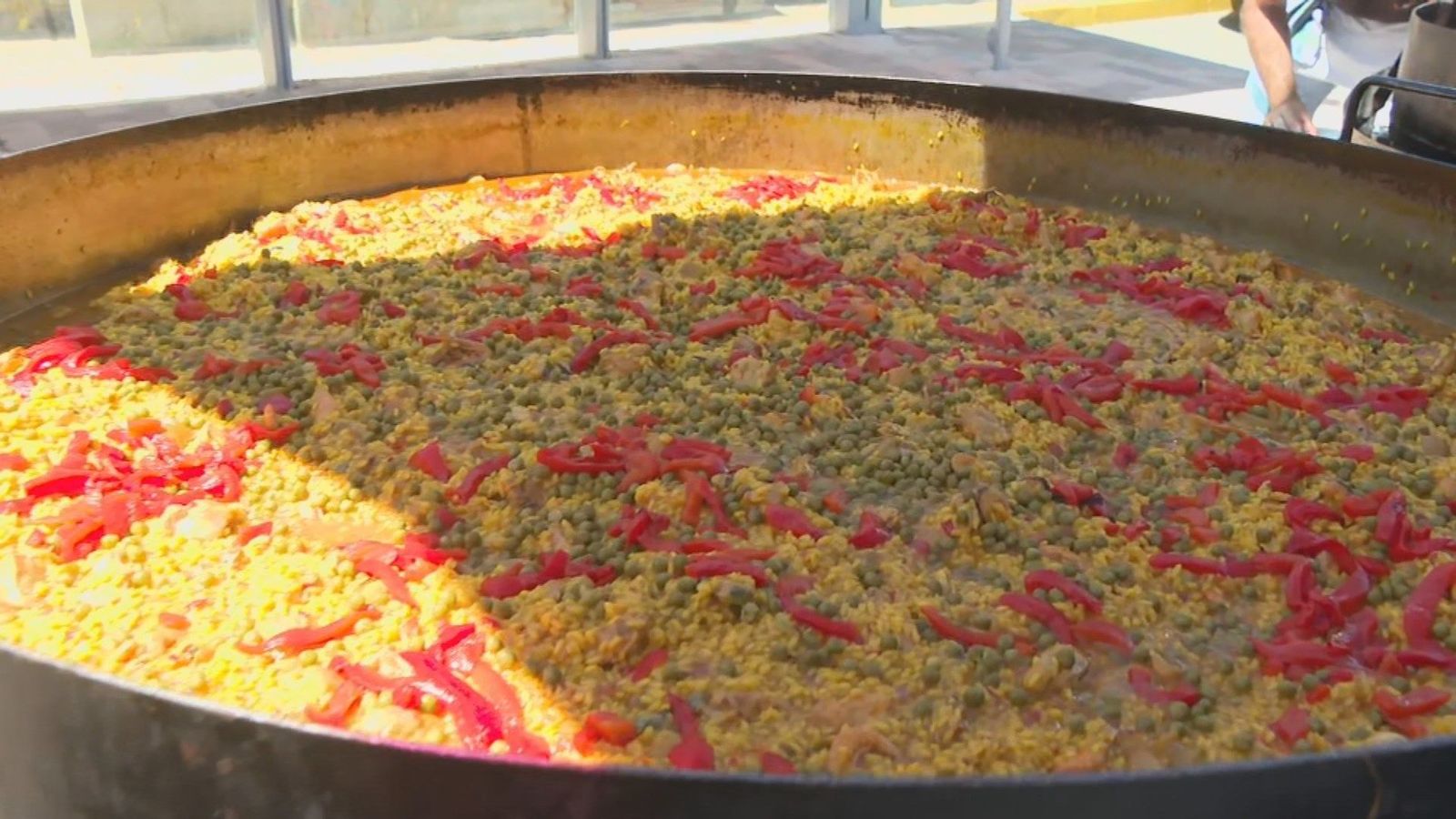 Paella para todos en las fiestas de Gargantilla del Lozoya