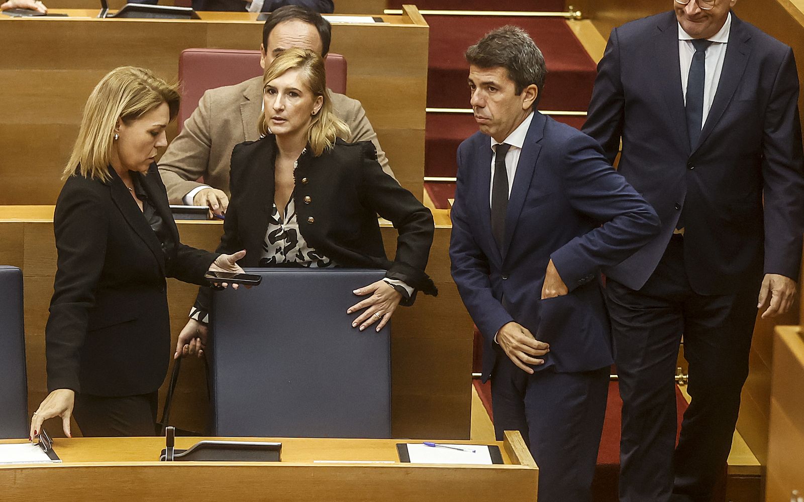 La exconsellera Salomé Pradas y el presidente valenciano Carlos Mazón