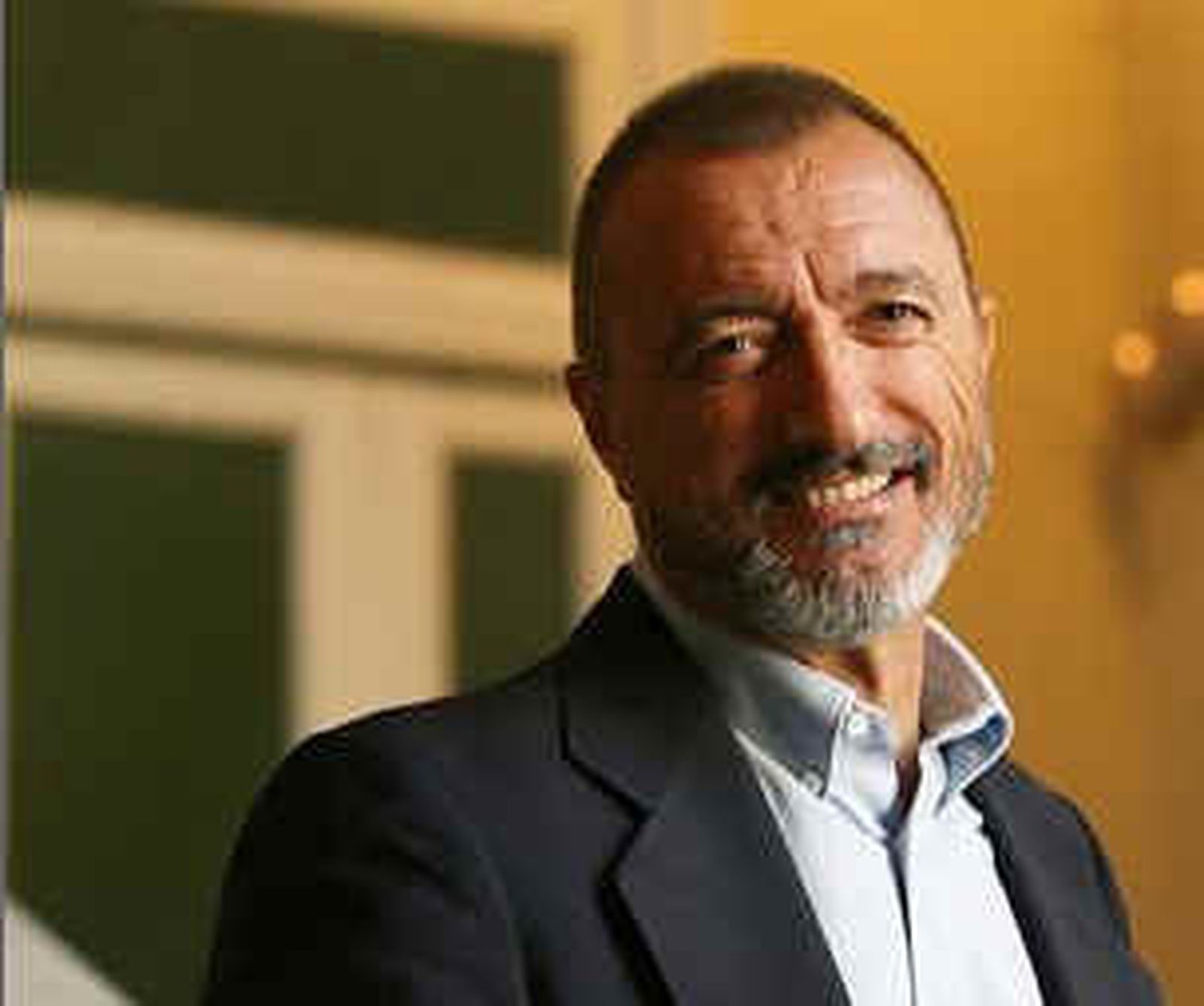 Pérez-Reverte condenado a pagar 80.000 euros por plagio