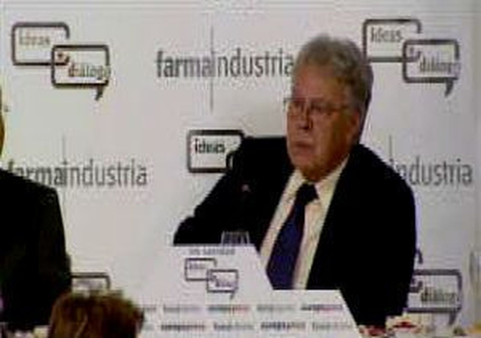 Felipe González avisa de que la UE está "al borde de un abismo irreversible"
