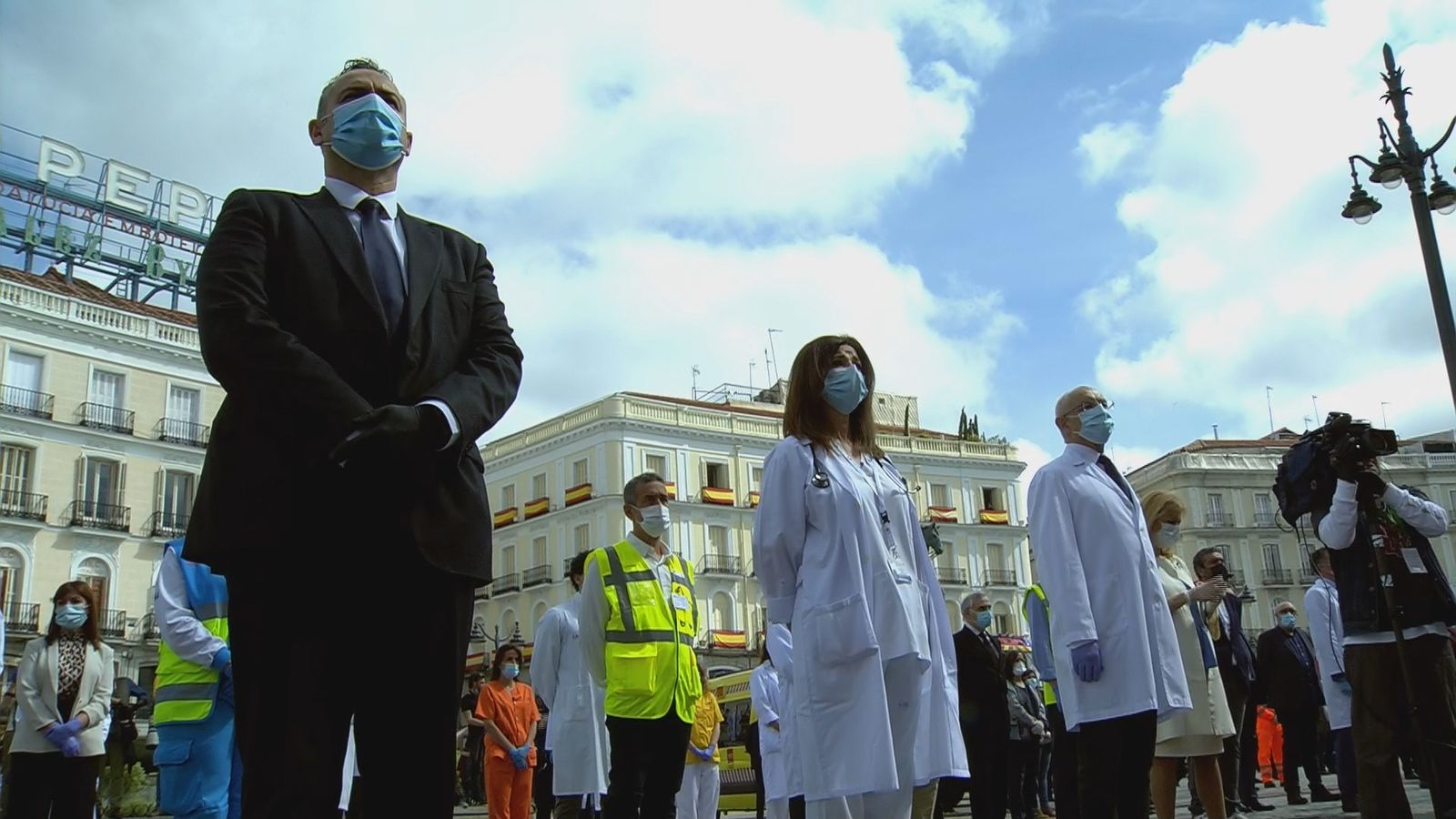 Los colectivos profesionales y efectivos de seguridad, homenajeados en la celebración del 2 de Mayo