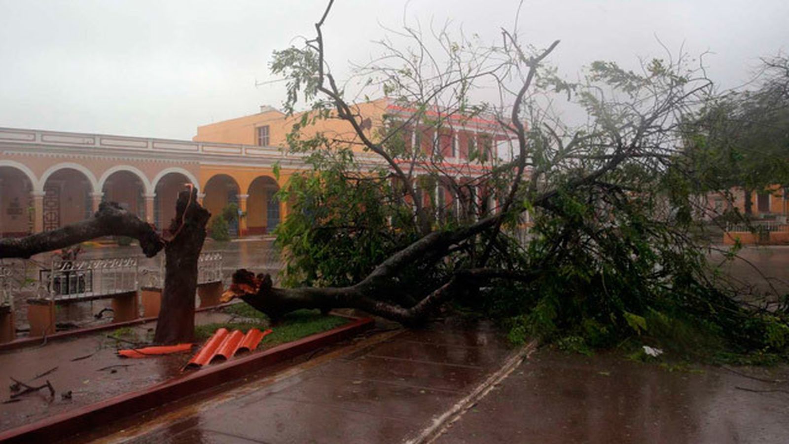 Irma azota Cuba