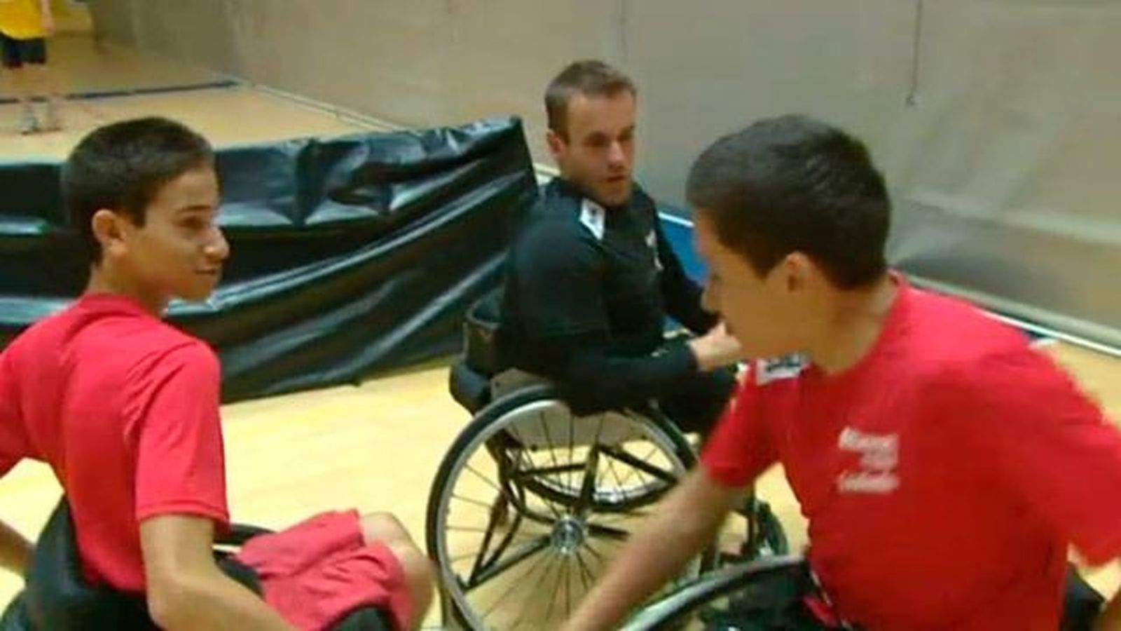 I Estucamp: campus bilingüe de baloncesto en silla de ruedas