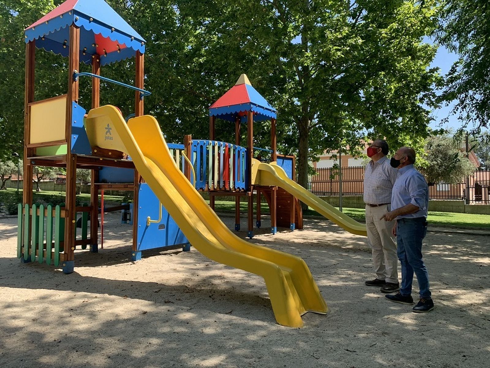 Visita municipal a los nuevos juegos infantiles de Morata de Tajuña