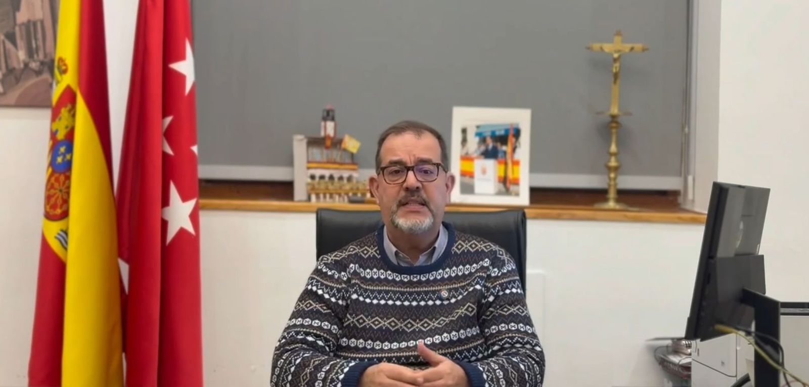 El alcalde de Morata de Tajuña, Fernando Villalain, en el anuncio de su dimisión