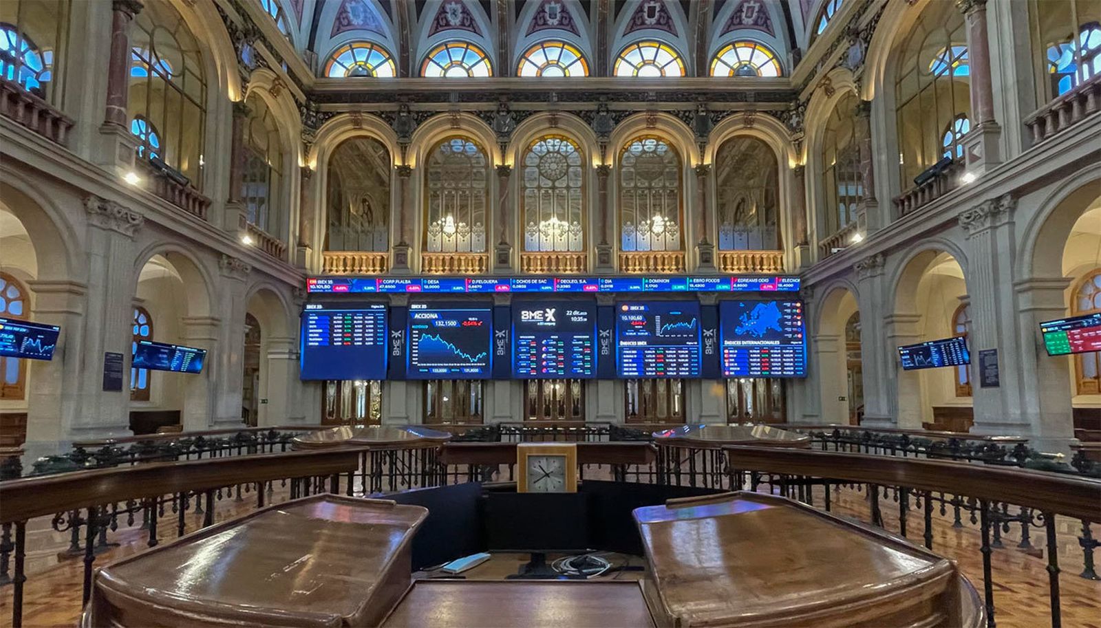 El Ibex 35 sube el 0,16% y  cierra en 10.102 puntos la última sesión de 2023