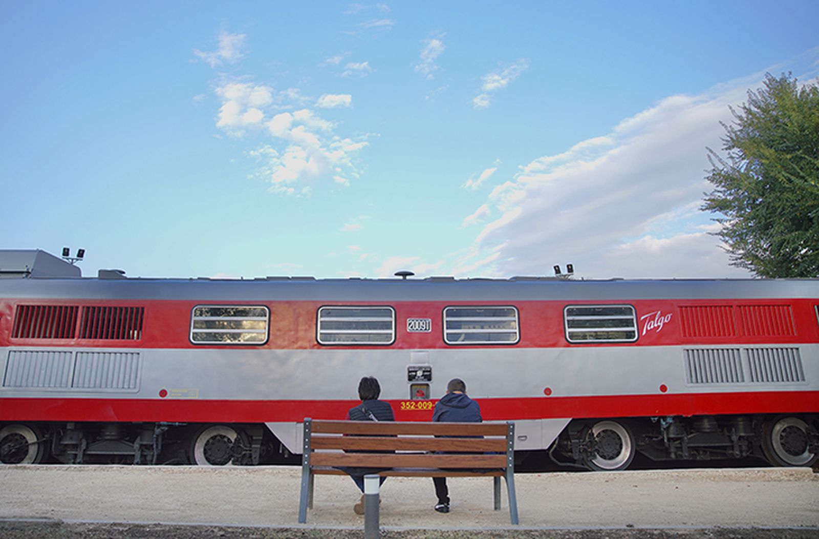 Locomotora Talgo de la serie 2000 en el museo del ferrocarril de Las Matas, en Las Rozas