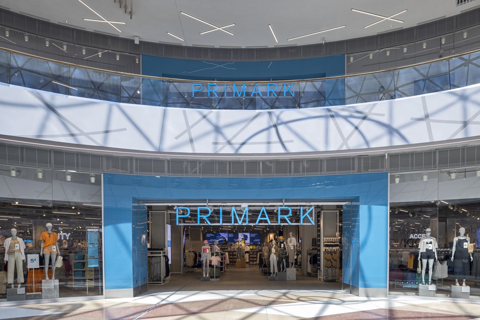 Primark anuncia una bajada de precios de básicos de ropa infantil para ayudar a las familias