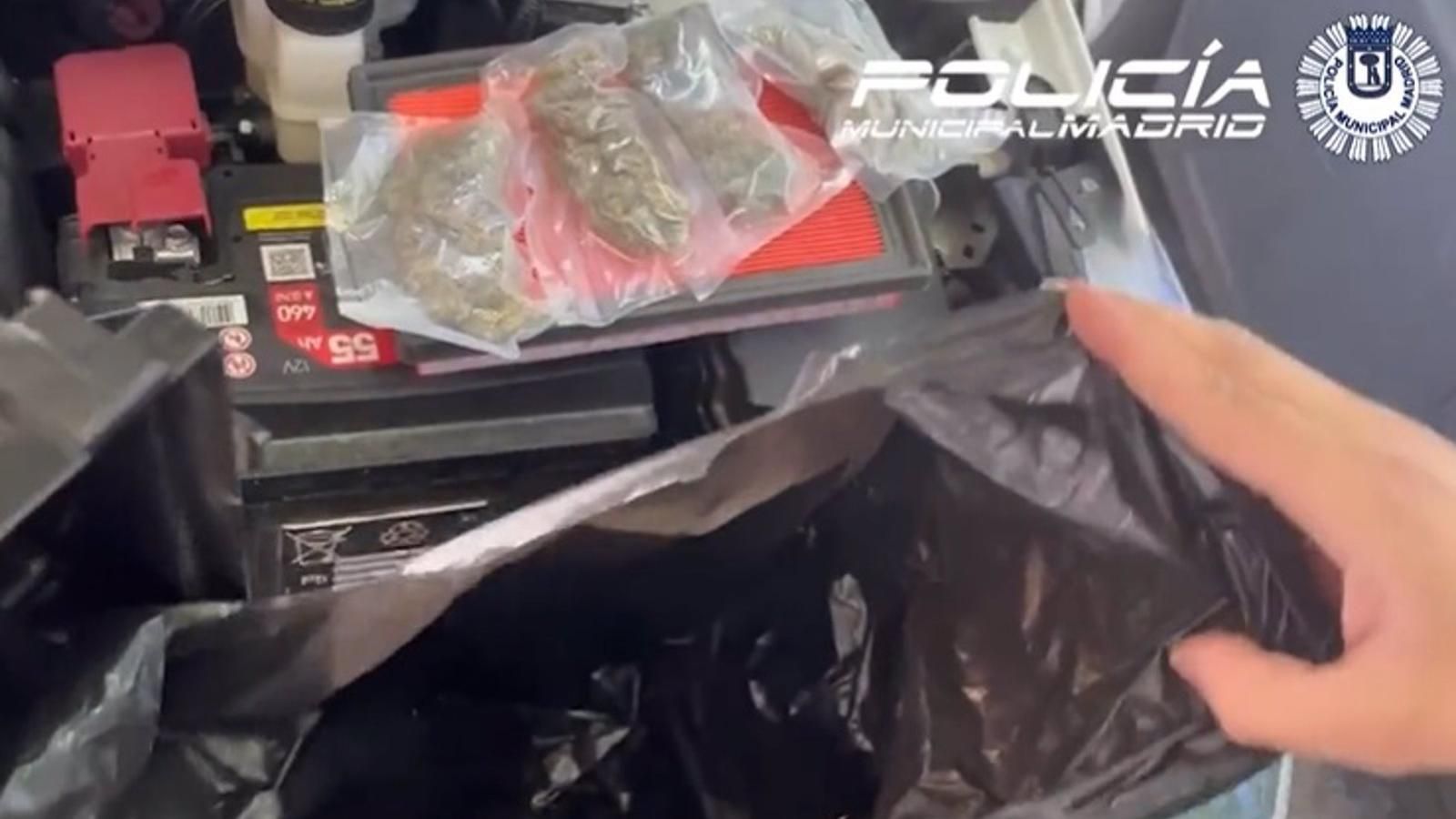 Escondía la droga en el filtro de su coche