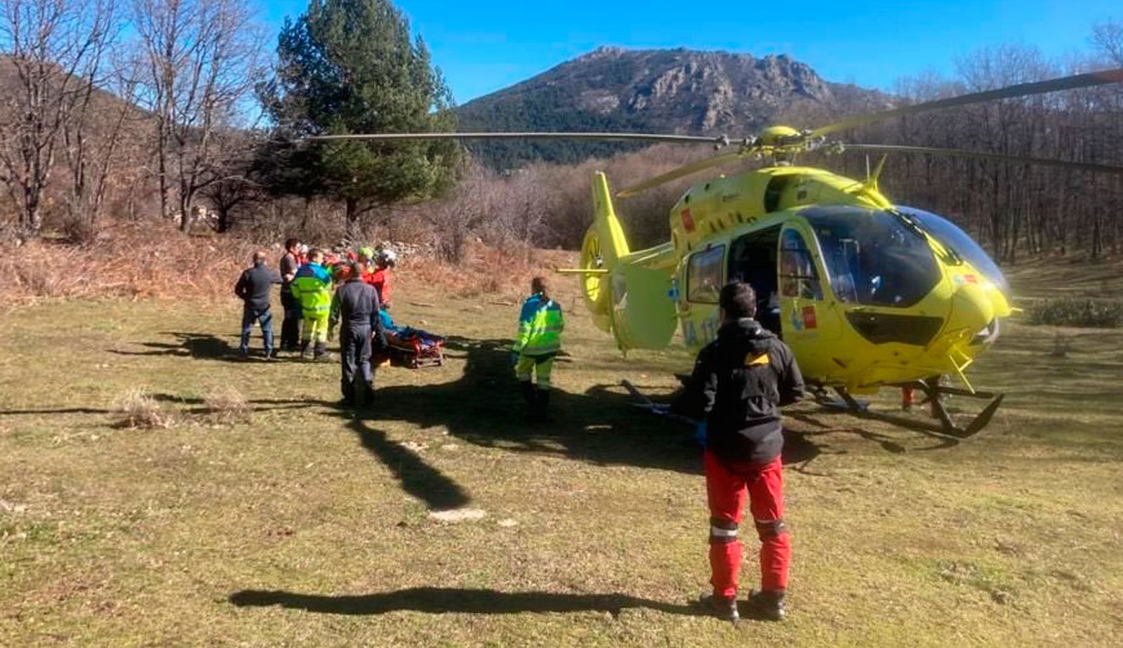 Helicóptero de emergencias en Bustarviejo