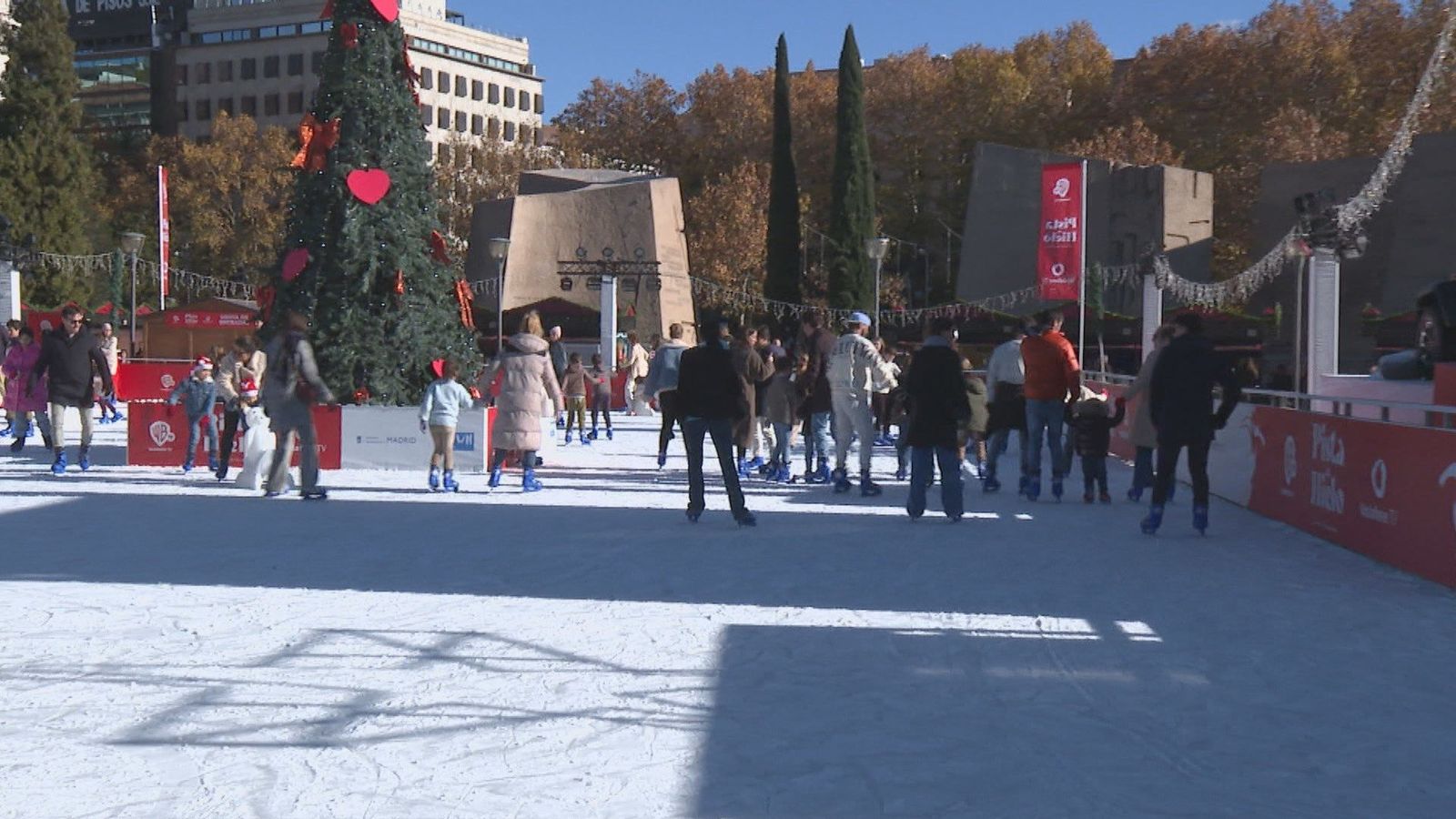 Mercadillo de artesanía, feria y pista de hielo en Colón, un plan perfecto para esta Navidad