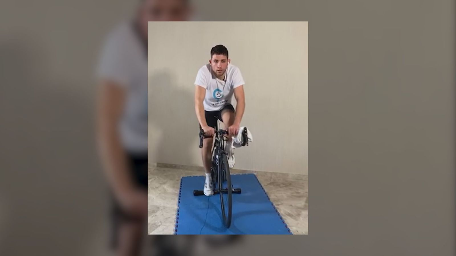 Un vecino de Cerceda pedalea durante 12 horas para recaudar fondos contra el cáncer infantil