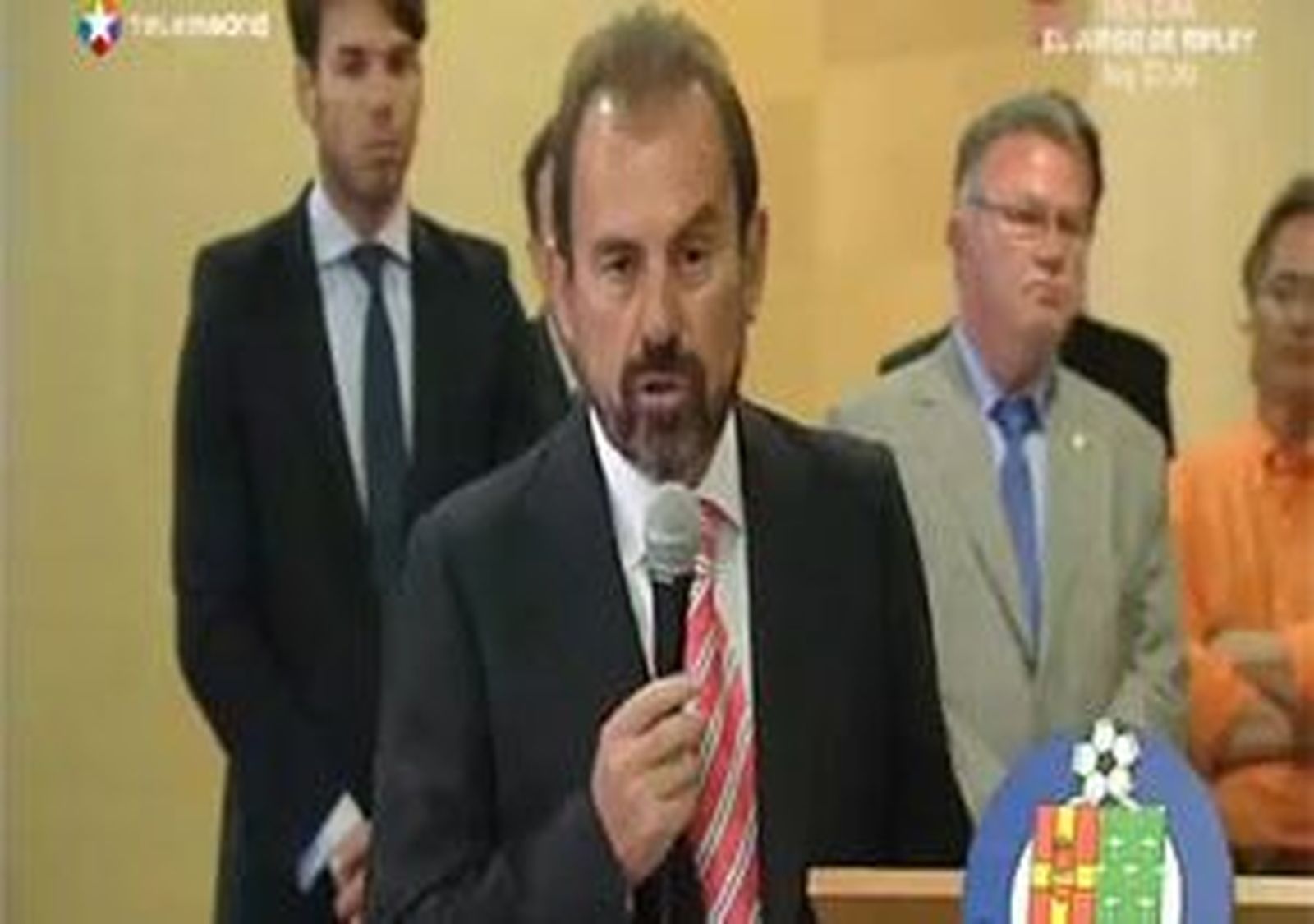 Ángel Torres manda una reprimenda a García por "hablar tanto con la prensa" sobre lo que quiere